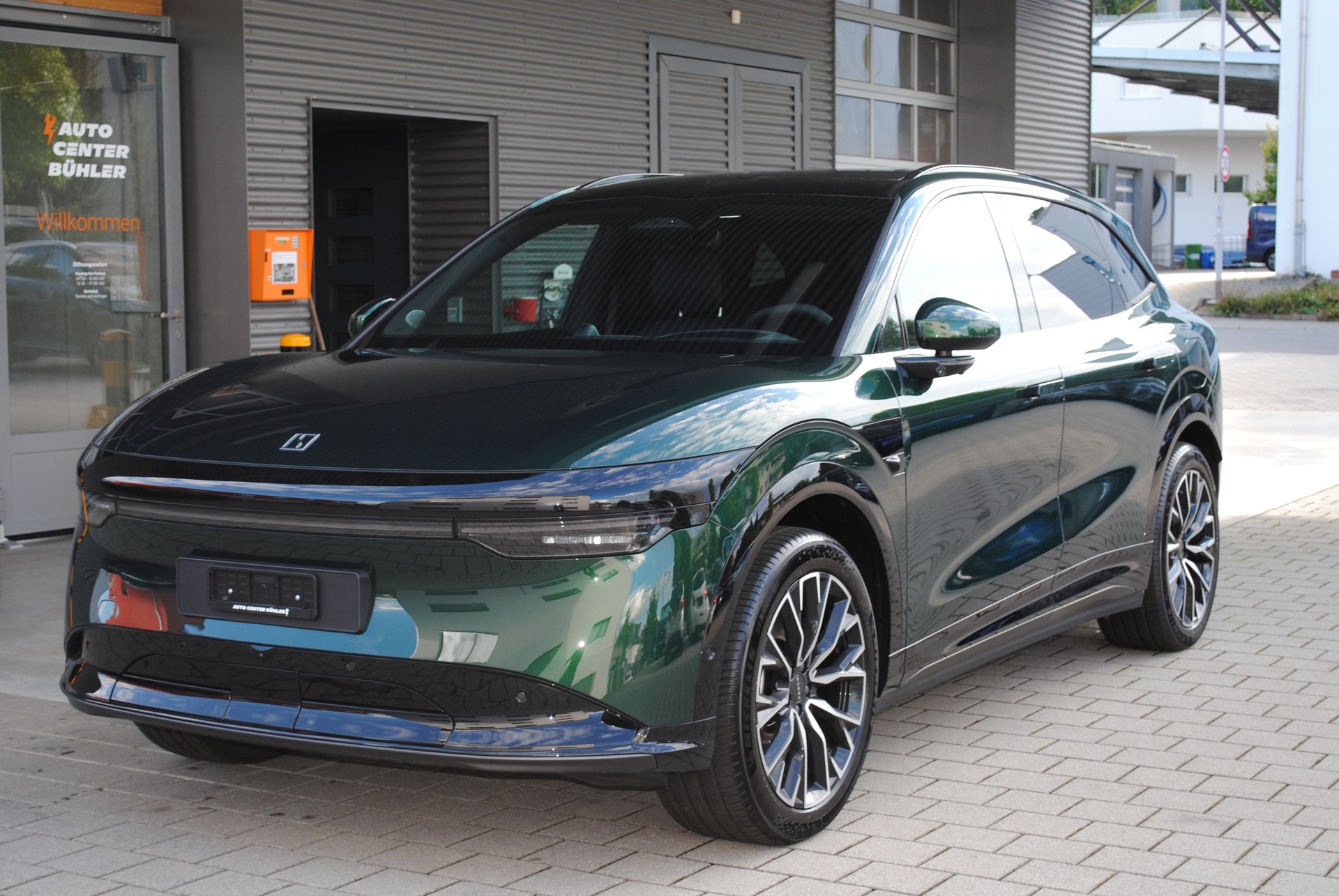 ZEEKR 7X 100kWh Long Range RWD-showroom-element-2