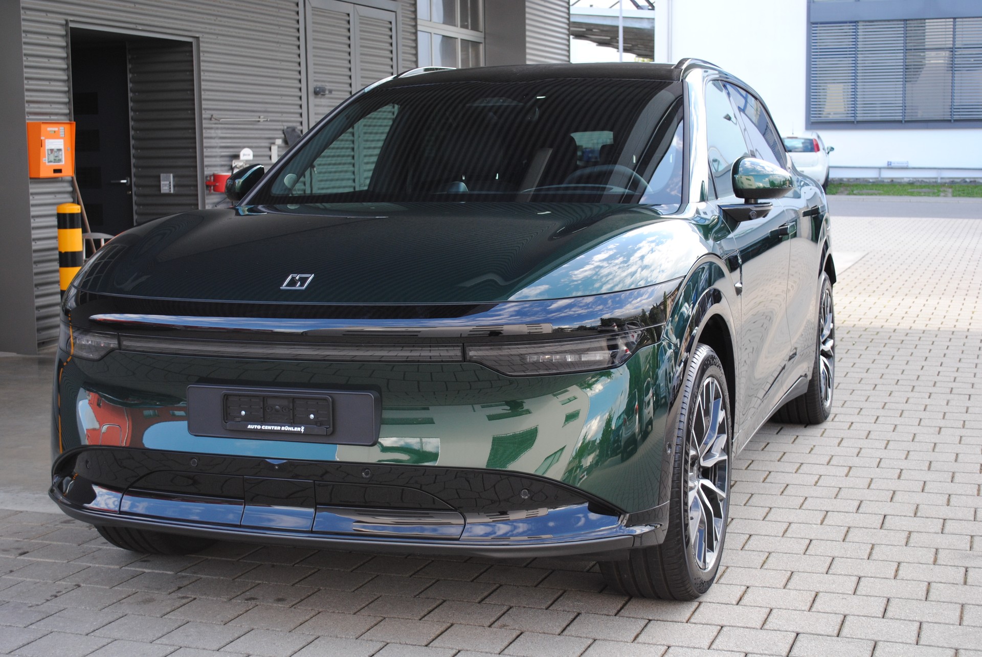 ZEEKR 7X 100kWh Long Range RWD-showroom-element-1