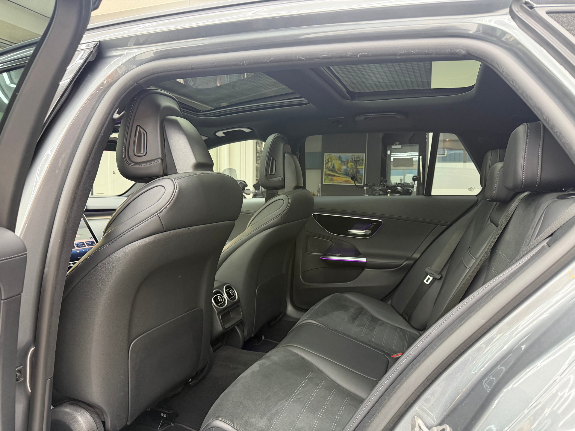 MERCEDES-BENZ C 220 d Swiss Star AMG Line 4matic Kombi-image-12