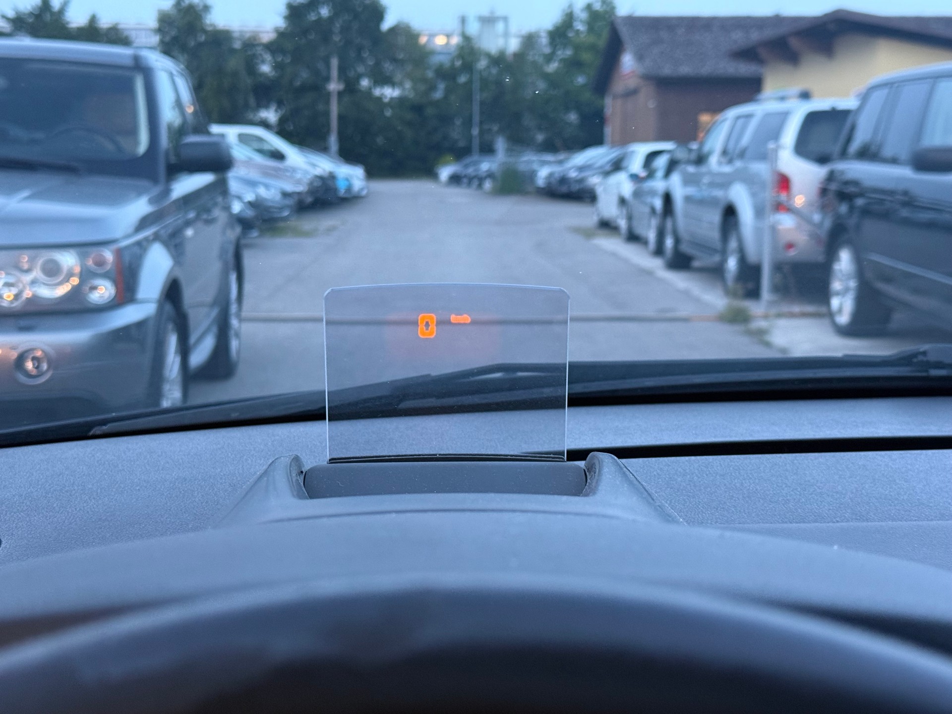 PEUGEOT 3008 1.6 16V T Platinum / Frisch ab MFK & Service / AHK 1500 / 8-fach bereift / Head-up Display / PDC / Panoramadach-image-8