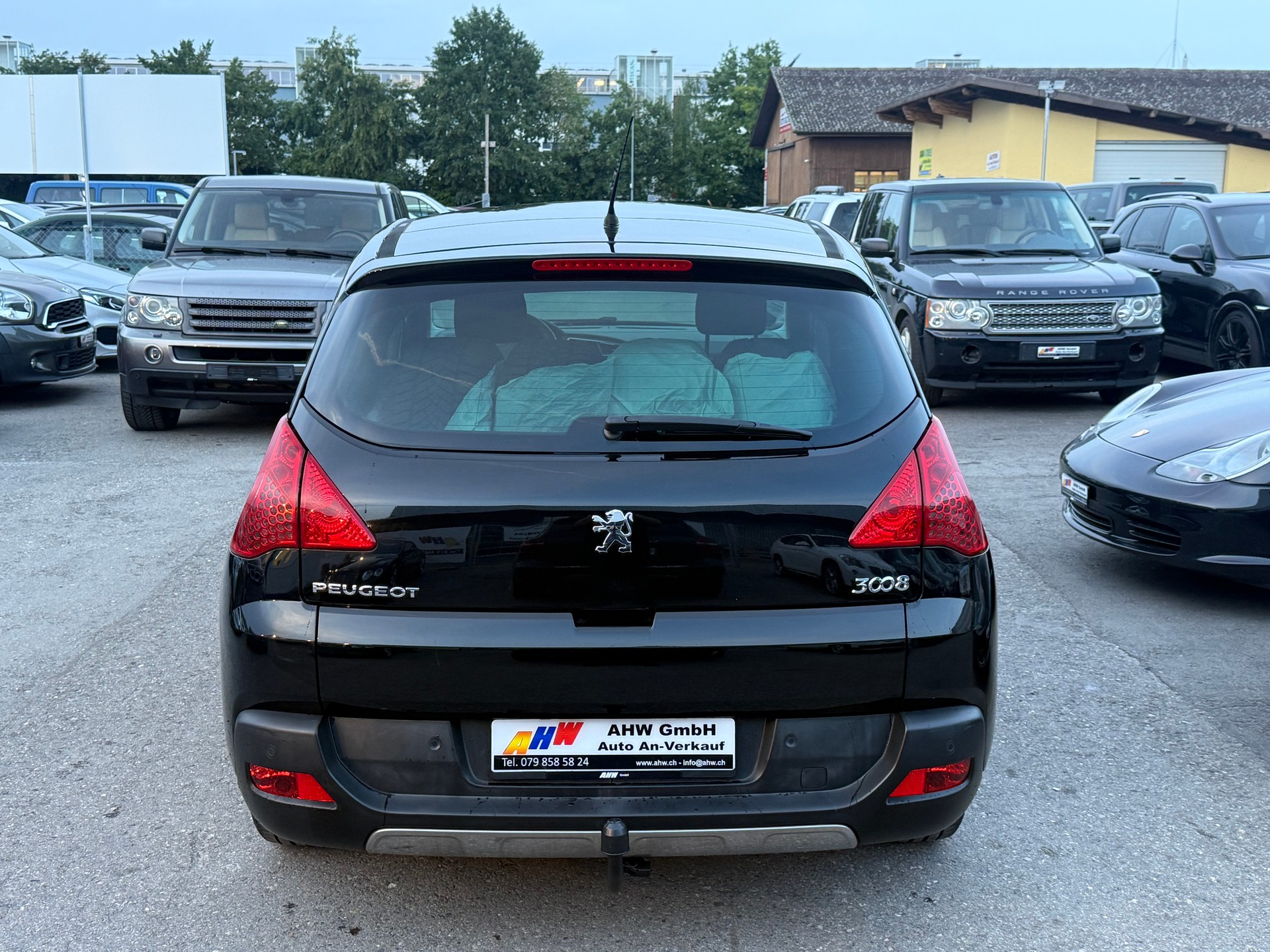 PEUGEOT 3008 1.6 16V T Platinum / Frisch ab MFK & Service / AHK 1500 / 8-fach bereift / Head-up Display / PDC / Panoramadach-image-4
