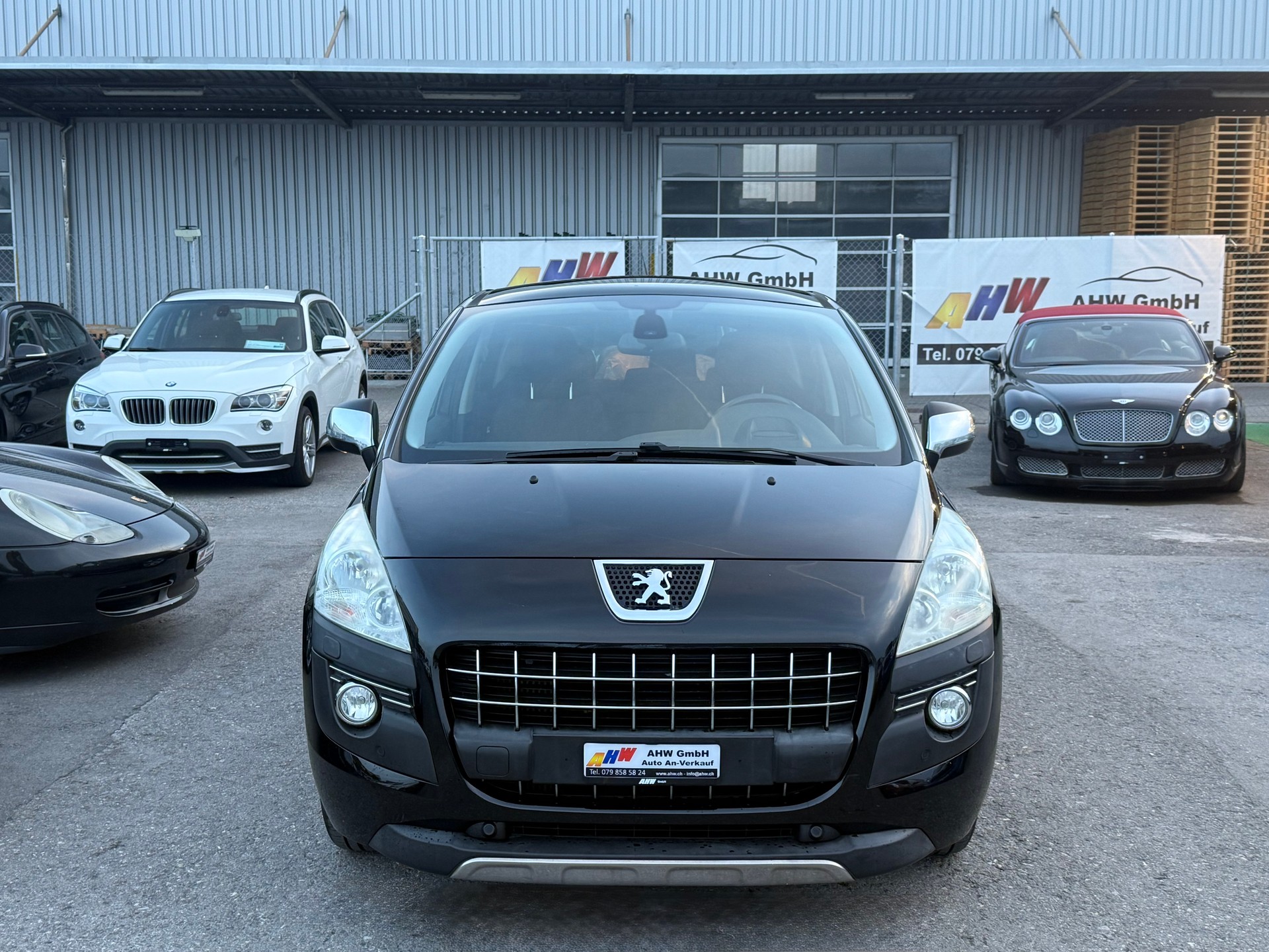 PEUGEOT 3008 1.6 16V T Platinum / Frisch ab MFK & Service / AHK 1500 / 8-fach bereift / Head-up Display / PDC / Panoramadach-image-1