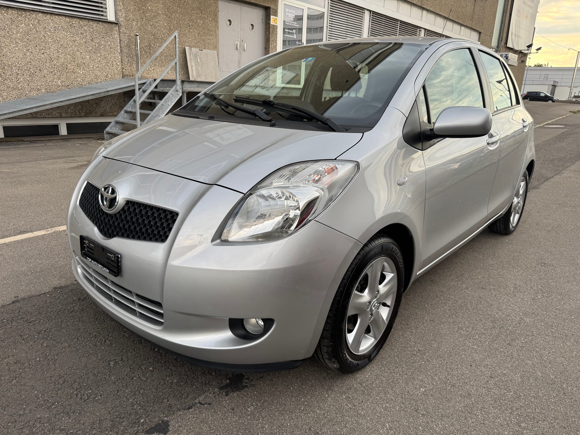 TOYOTA Yaris 1.3 Linea Sol-image-0