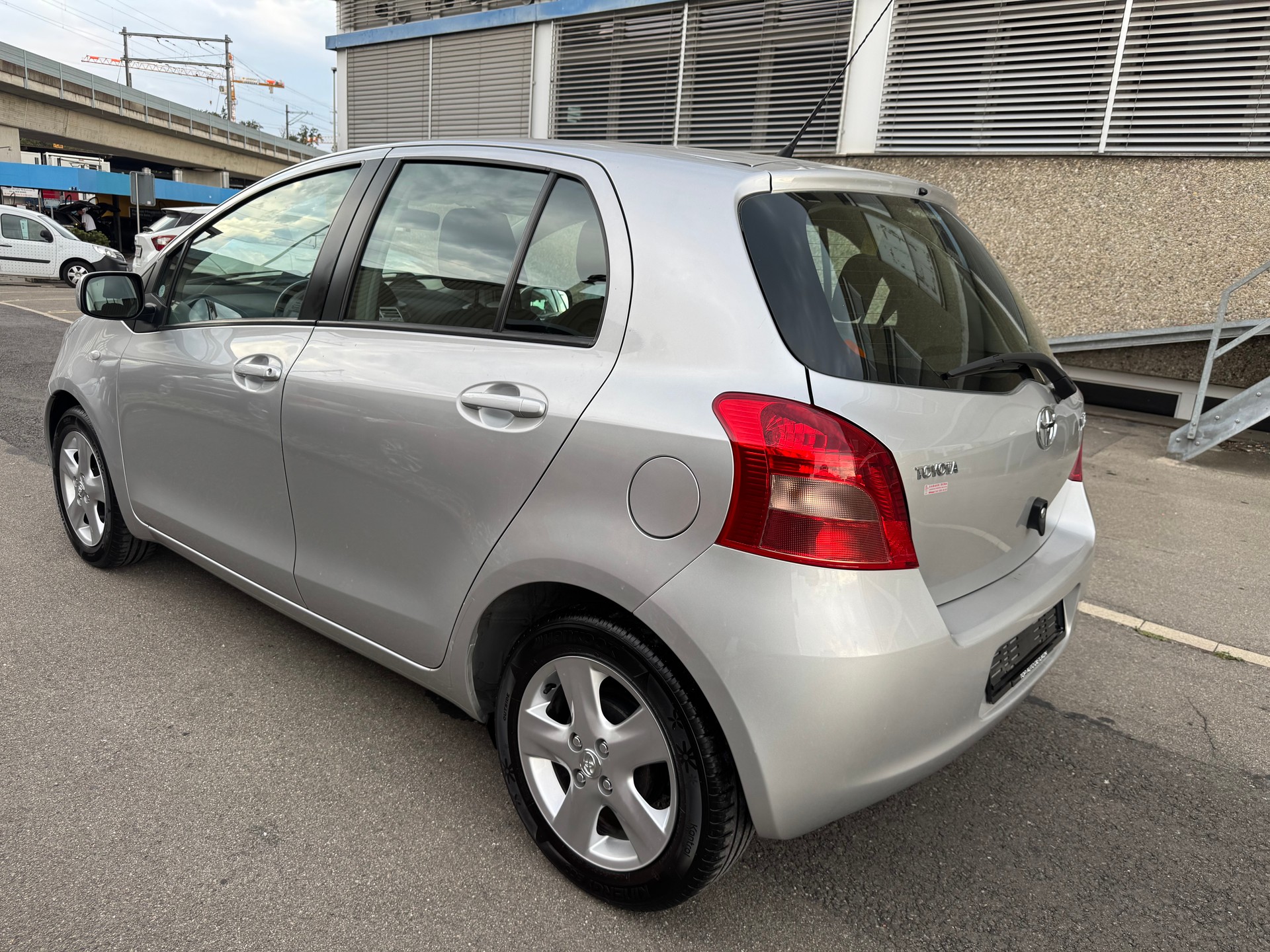 TOYOTA Yaris 1.3 Linea Sol-image-3