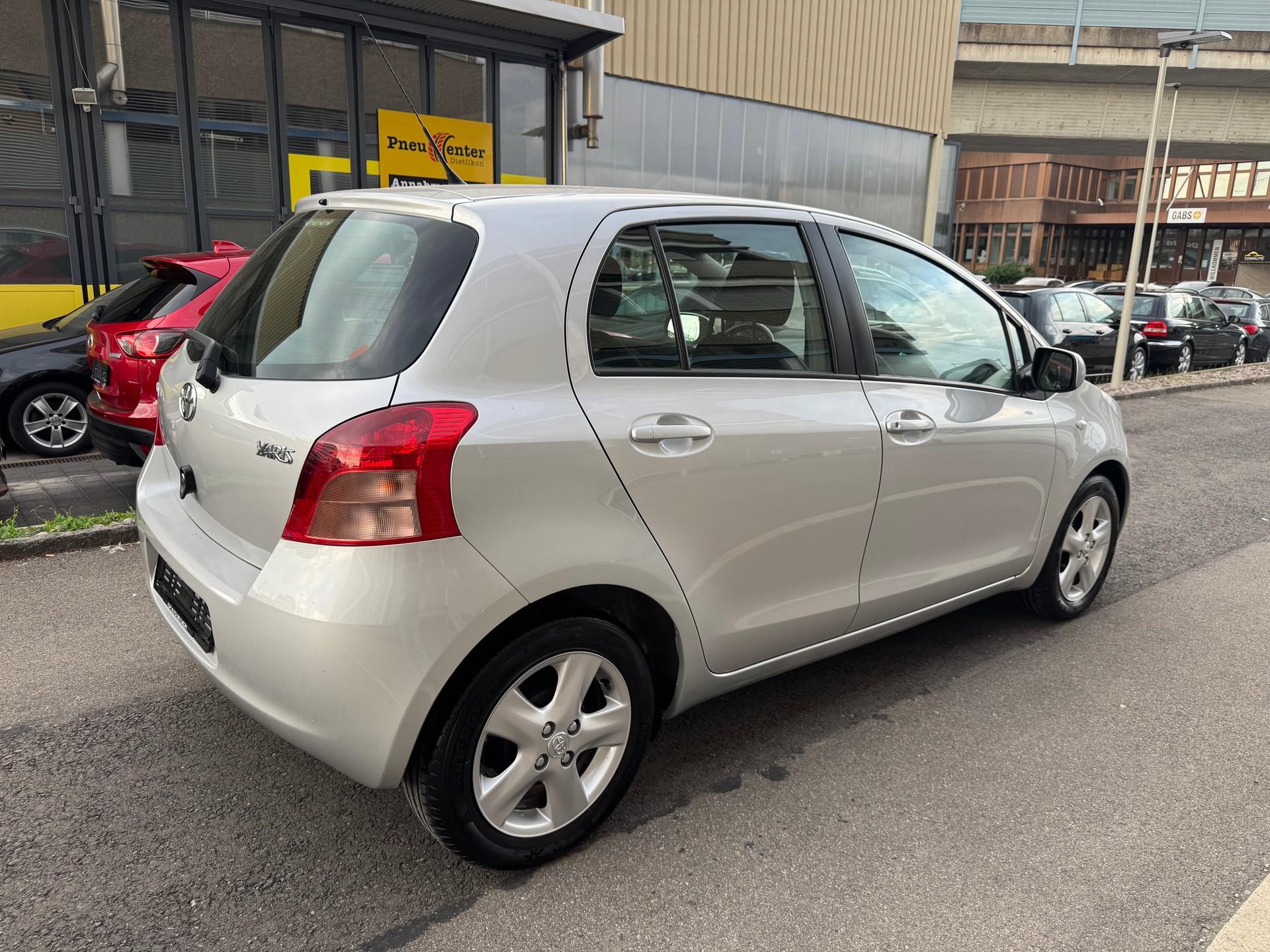 TOYOTA Yaris 1.3 Linea Sol-image-2