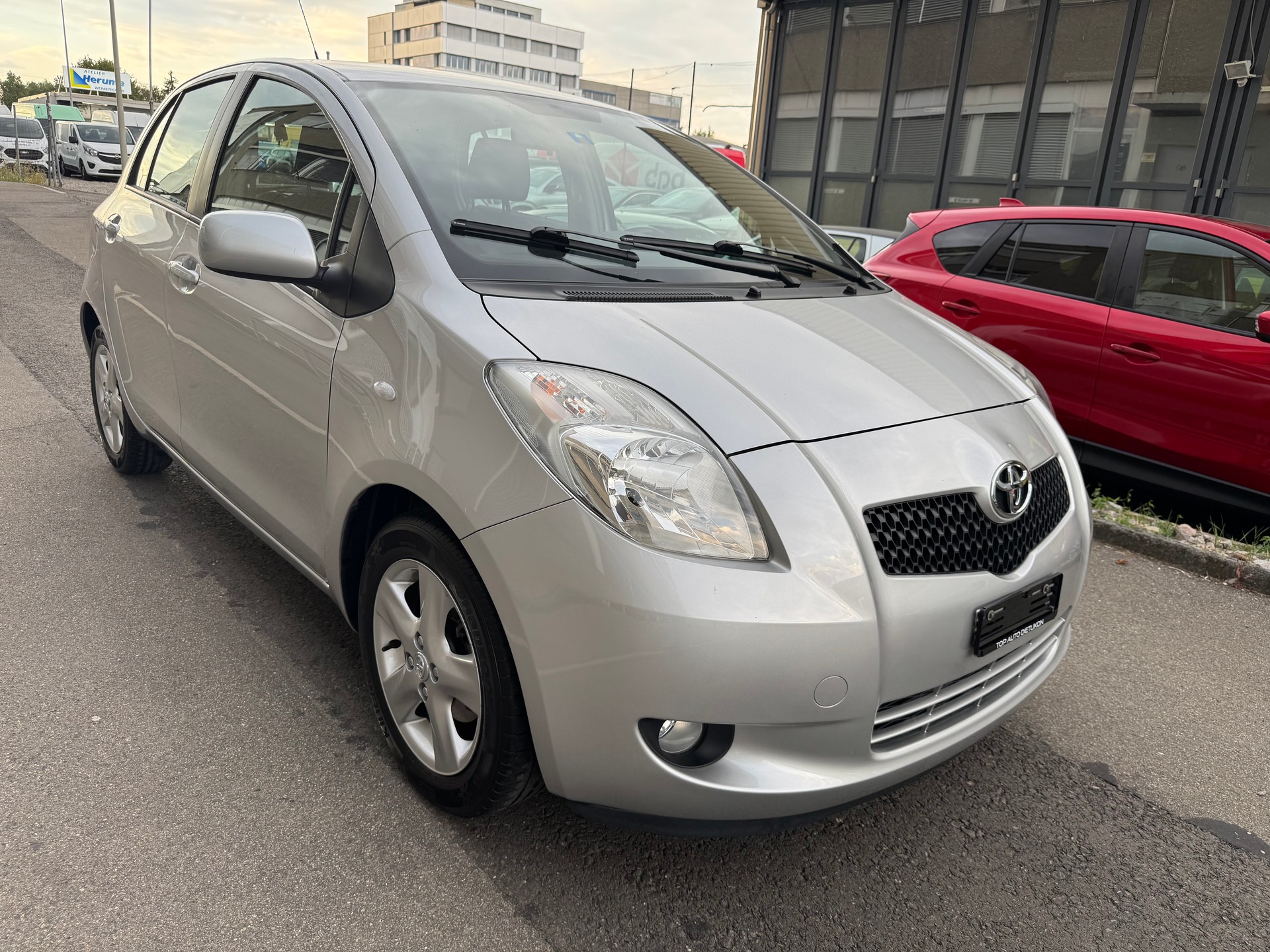 TOYOTA Yaris 1.3 Linea Sol-image-1
