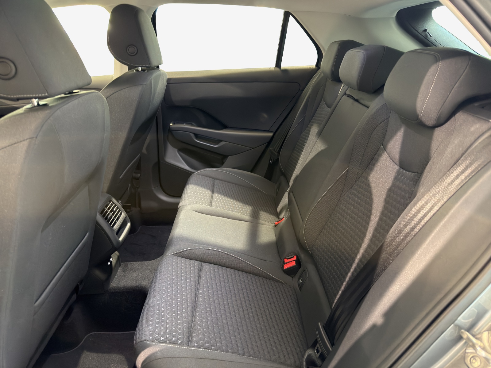 VW T-Roc 1.5 eTSI mHEV Life DSG-image-11