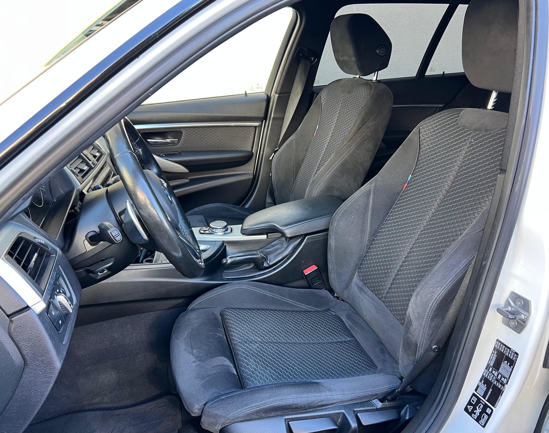 BMW 320d xDrive Touring Steptronic-image-10