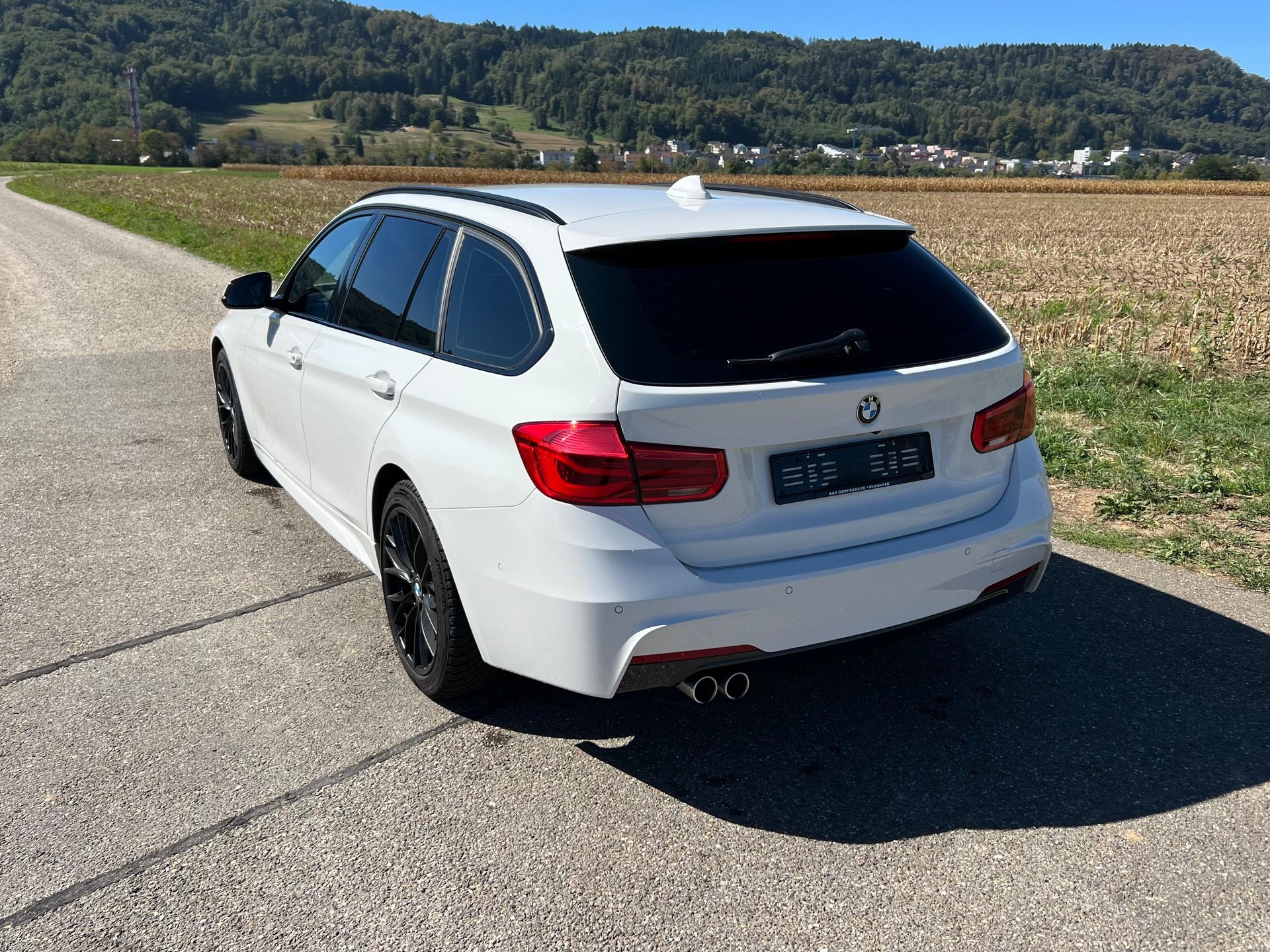 BMW 320d xDrive Touring Steptronic-image-2