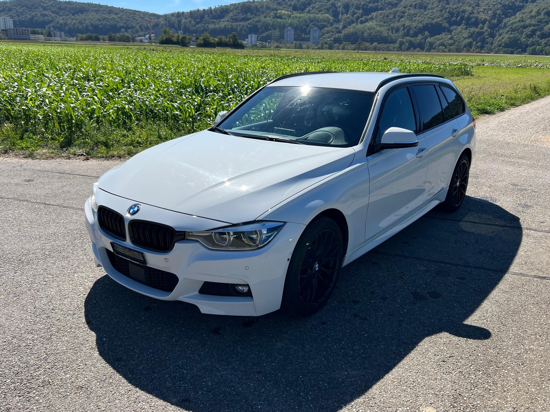 BMW 320d xDrive Touring Steptronic-image-0