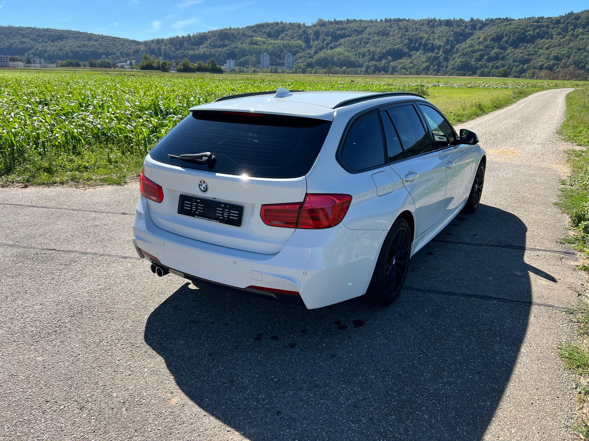 BMW 320d xDrive Touring Steptronic-image-4