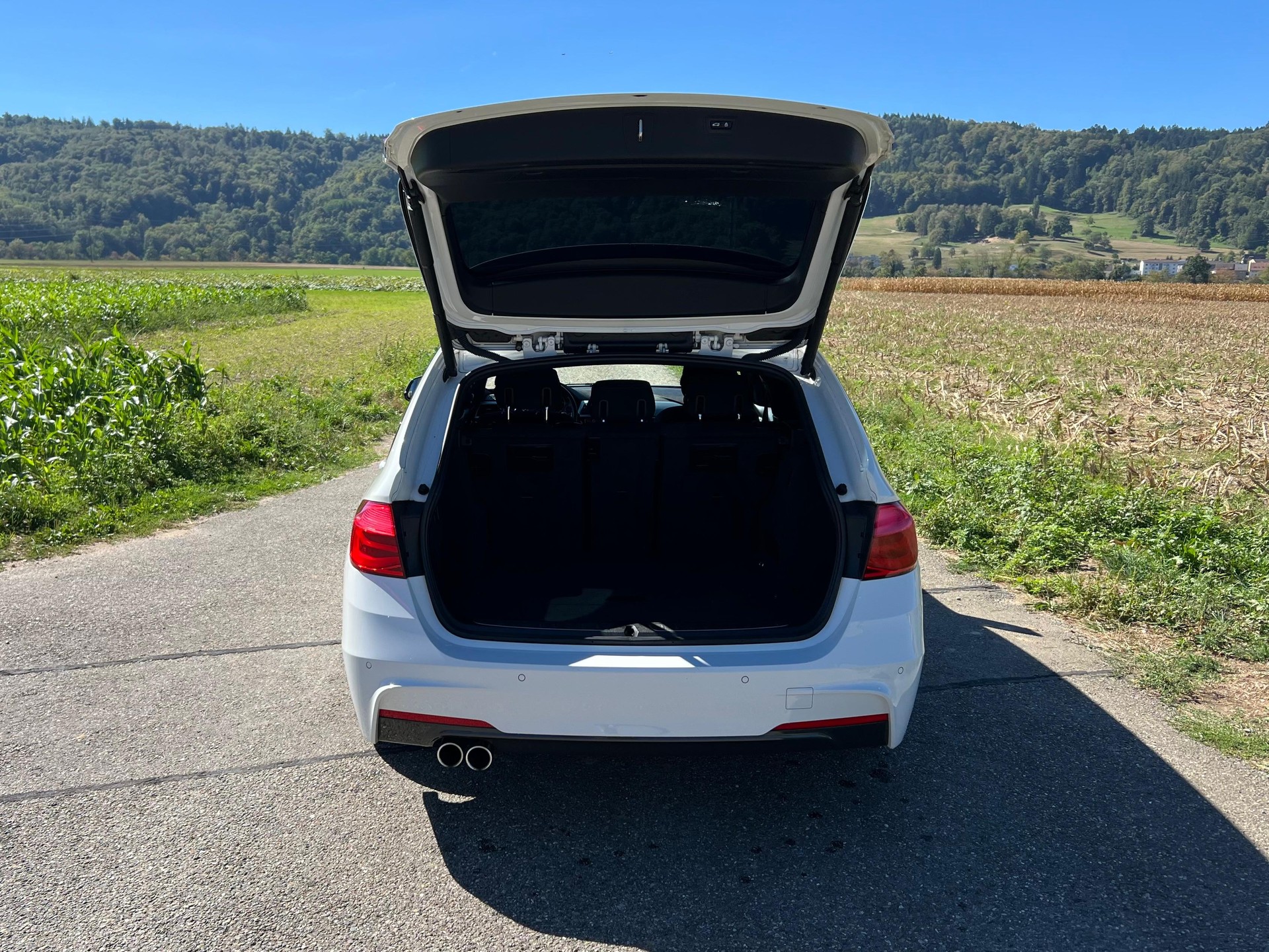 BMW 320d xDrive Touring Steptronic-image-12