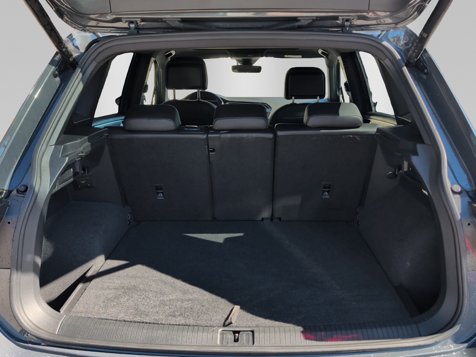 VW Tiguan 2.0TSI R-Line 4Motion DSG-image-11