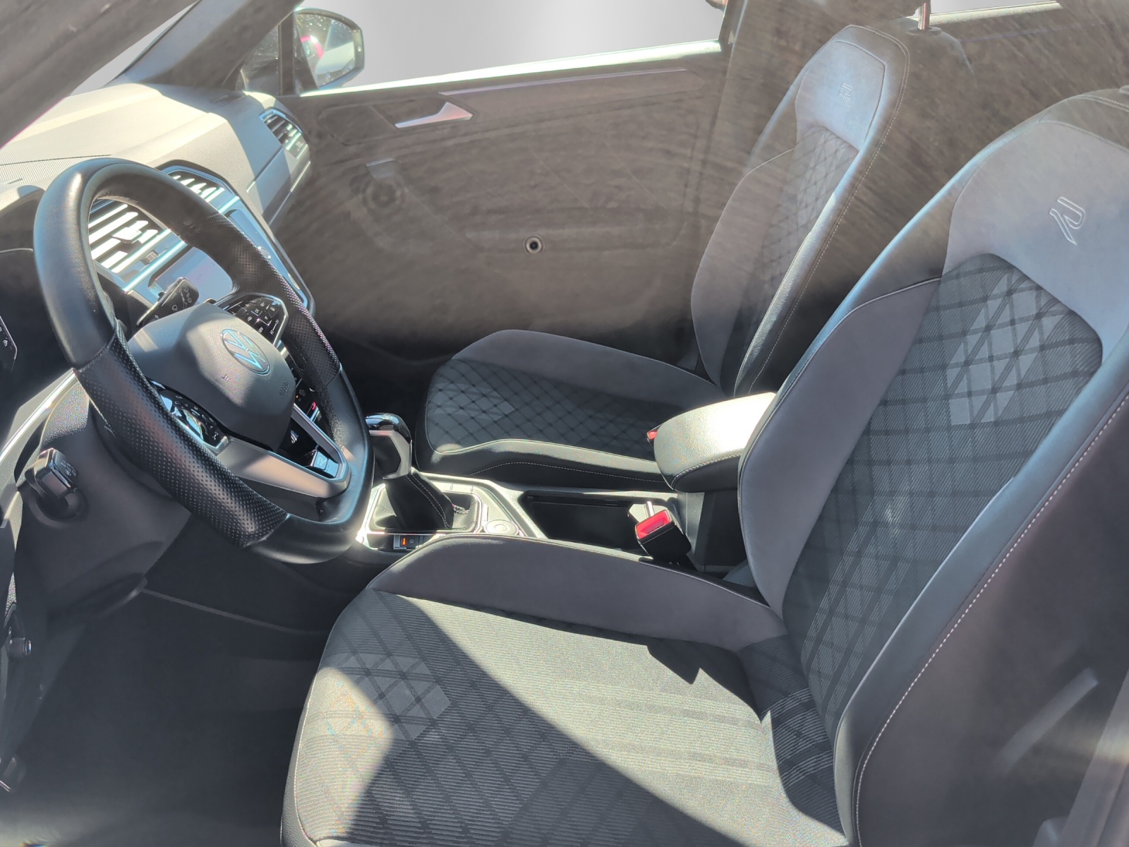VW Tiguan 2.0TSI R-Line 4Motion DSG-image-8