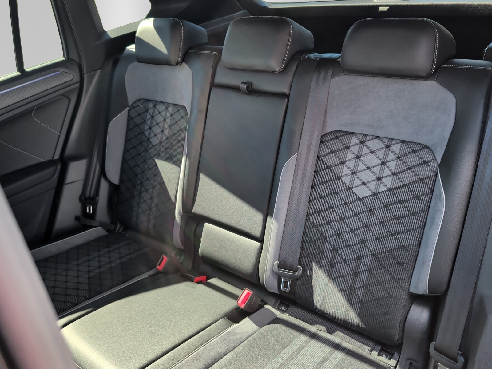 VW Tiguan 2.0TSI R-Line 4Motion DSG-image-10