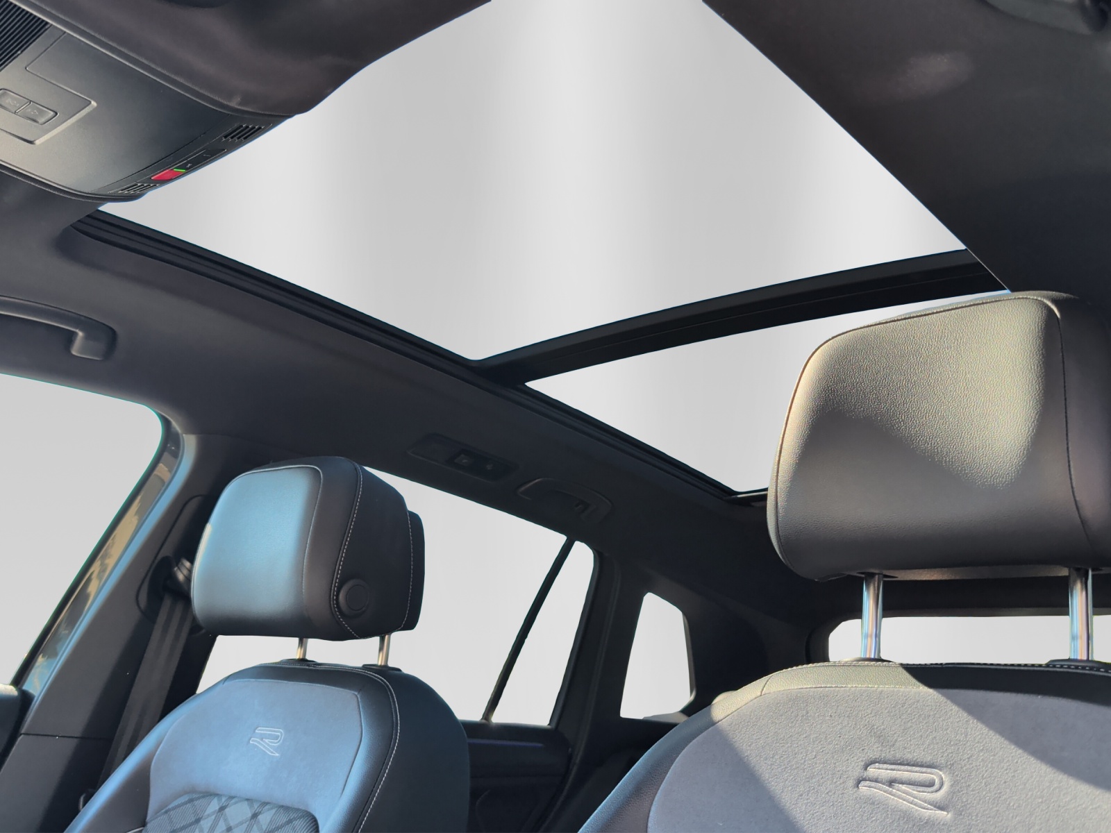 VW Tiguan 2.0TSI R-Line 4Motion DSG-image-12