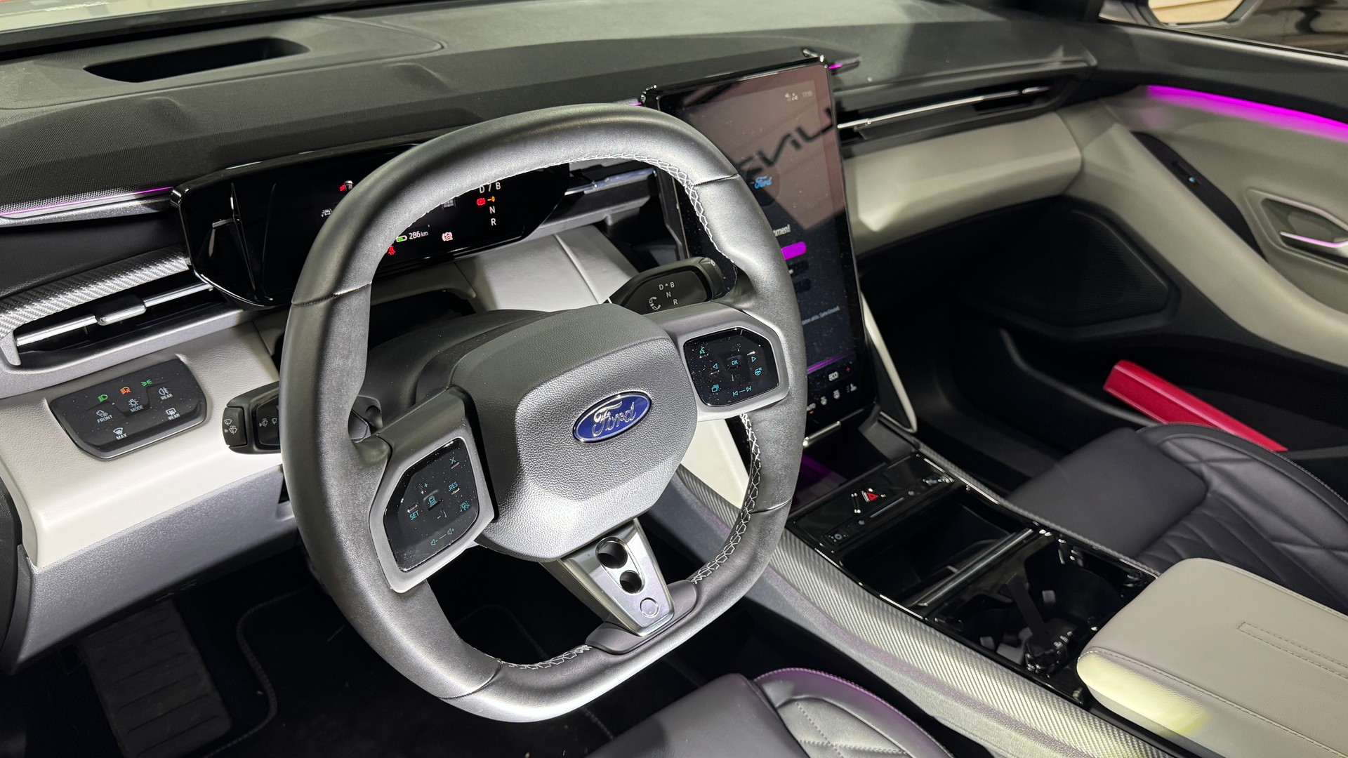 FORD Capri Elektro 79kWh Dual Extended Range Premium 340PS Allrad / VOLLAUSSTATTUNG / AHK / Panodach-image-15