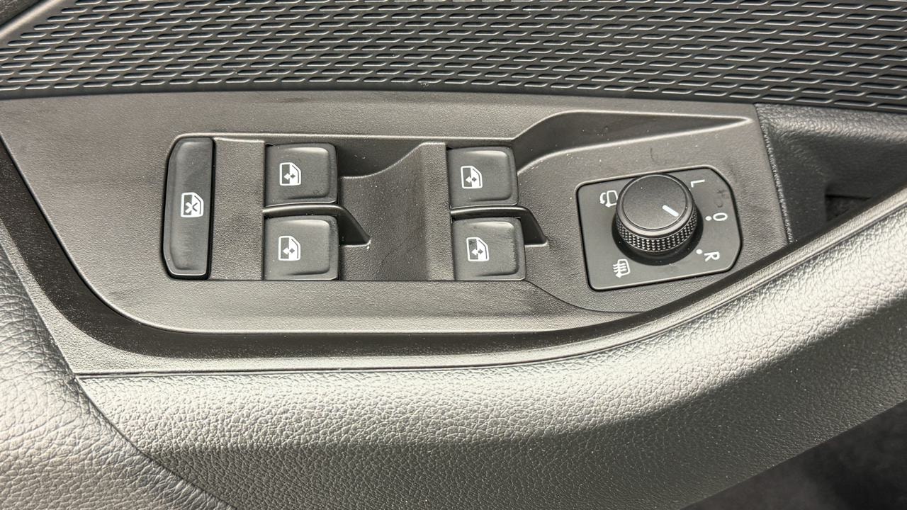 SKODA Octavia Combi 2.0 TDI DSG Selection-image-8