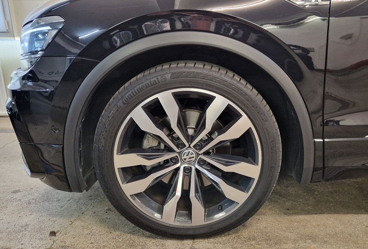 VW TIGUAN 2.0 TSI High DSG R-LINE Panoramadach-image-5