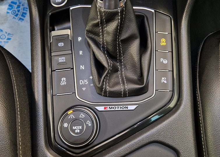 VW TIGUAN 2.0 TSI High DSG R-LINE Panoramadach-image-13