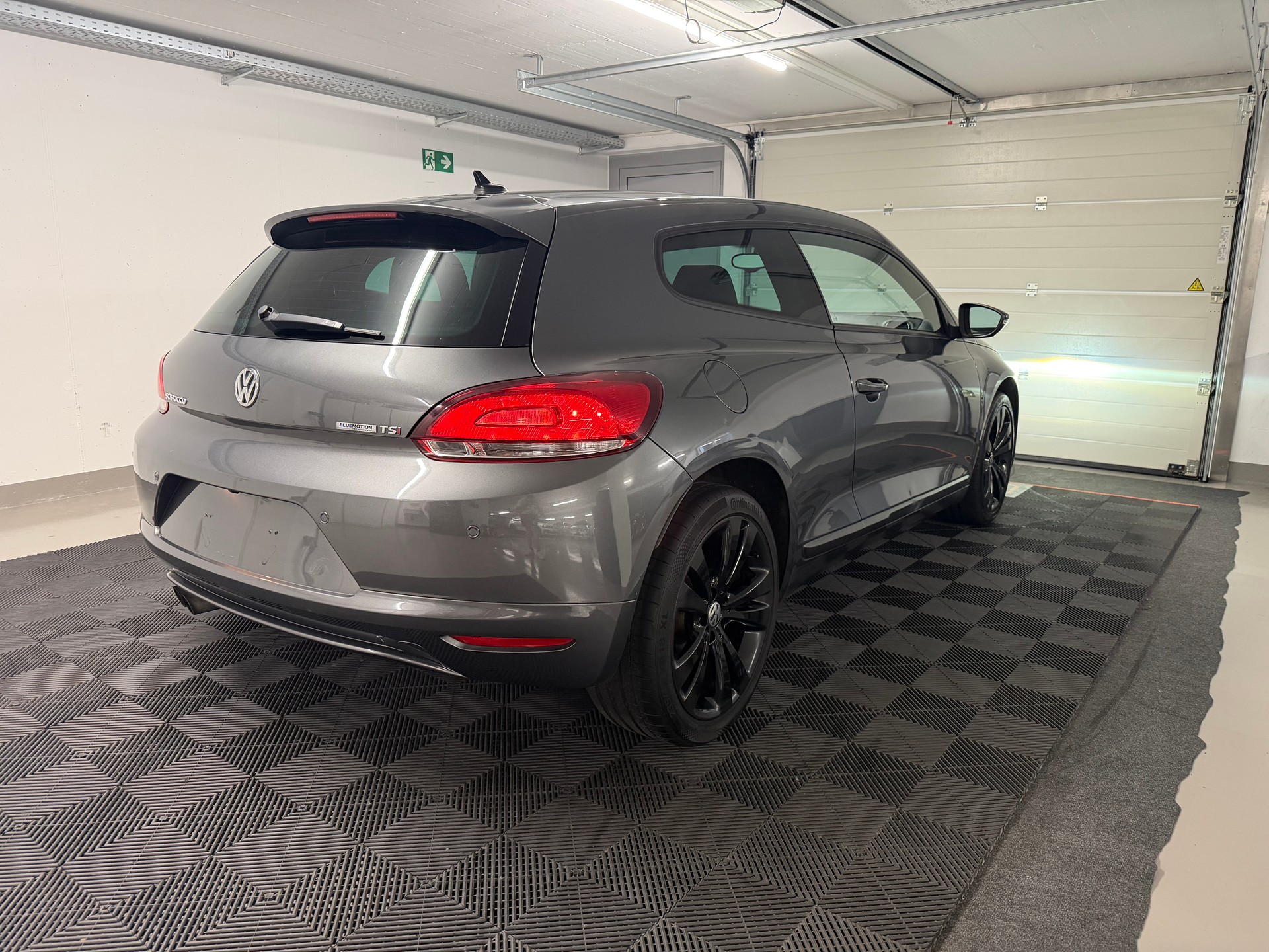 VW Scirocco 1.4 TSI BlueMotion Technology-image-5