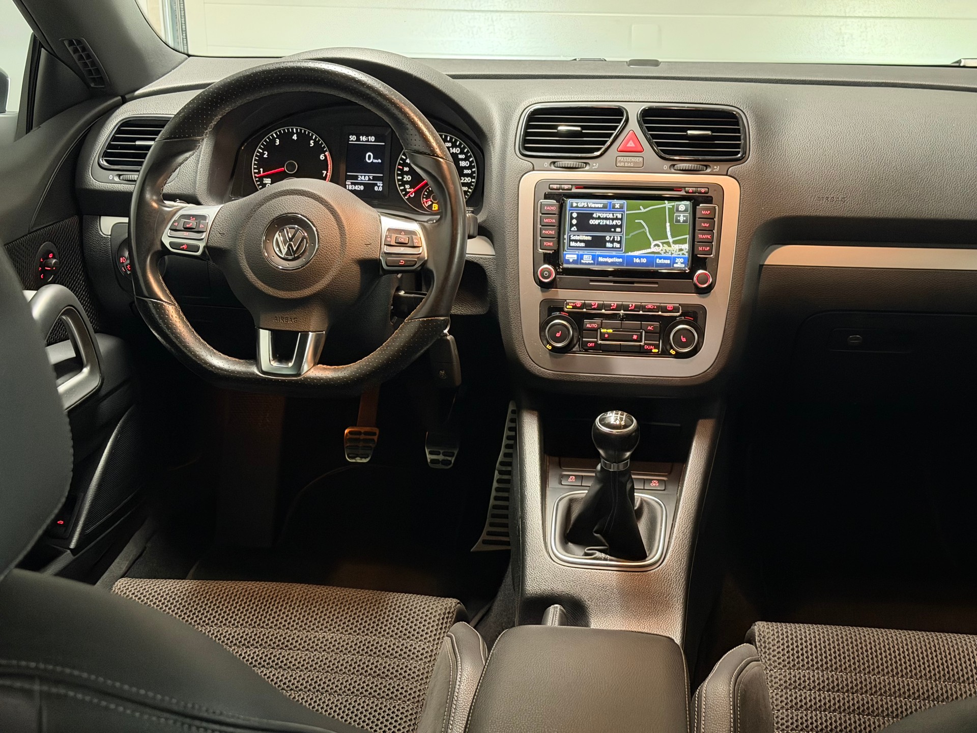 VW Scirocco 1.4 TSI BlueMotion Technology-image-12