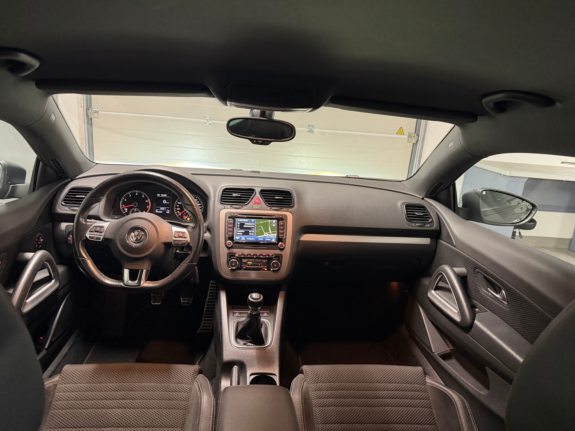 VW Scirocco 1.4 TSI BlueMotion Technology-image-11