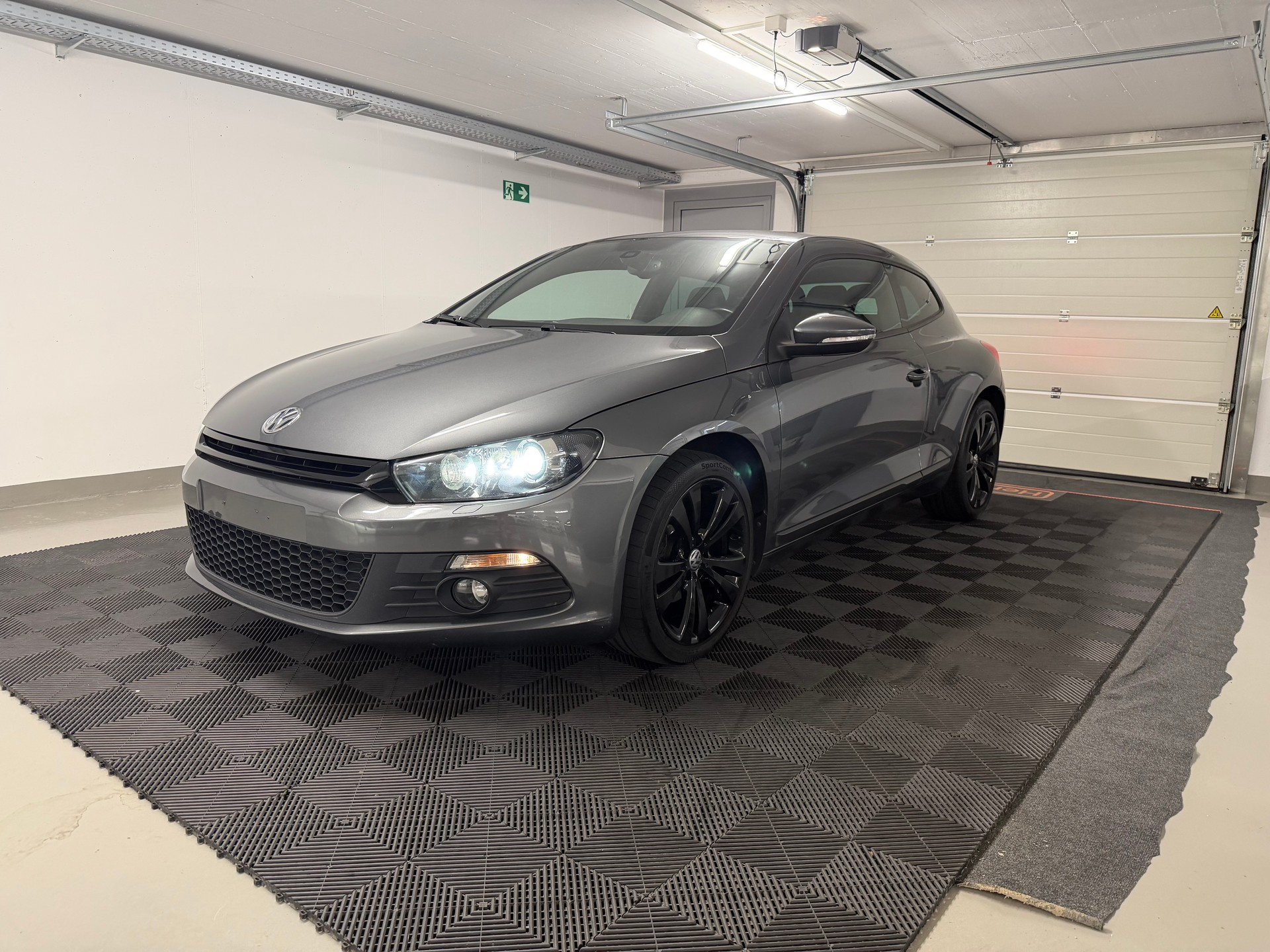 VW Scirocco 1.4 TSI BlueMotion Technology-image-0