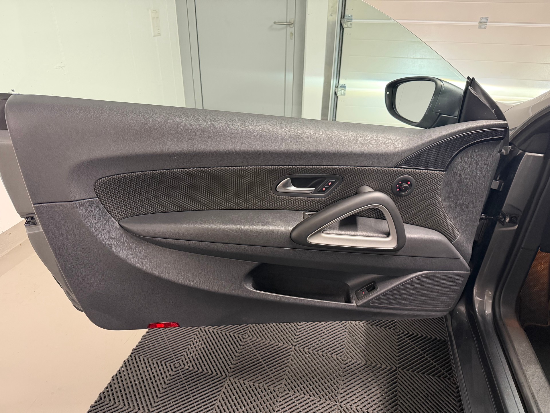 VW Scirocco 1.4 TSI BlueMotion Technology-image-15