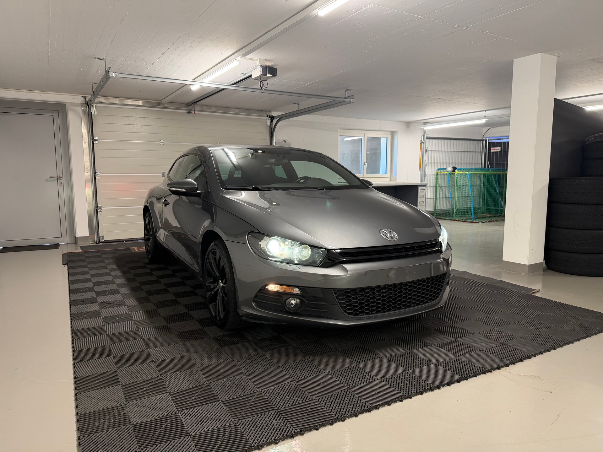 VW Scirocco 1.4 TSI BlueMotion Technology-image-2