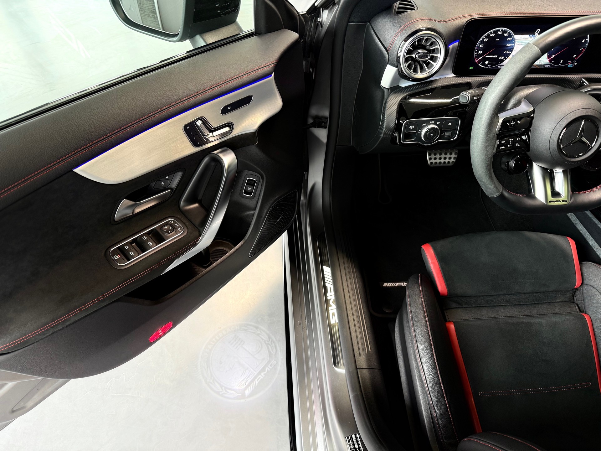 MERCEDES-BENZ CLA 45 S AMG 4Matic+ 8G-DCT-image-10