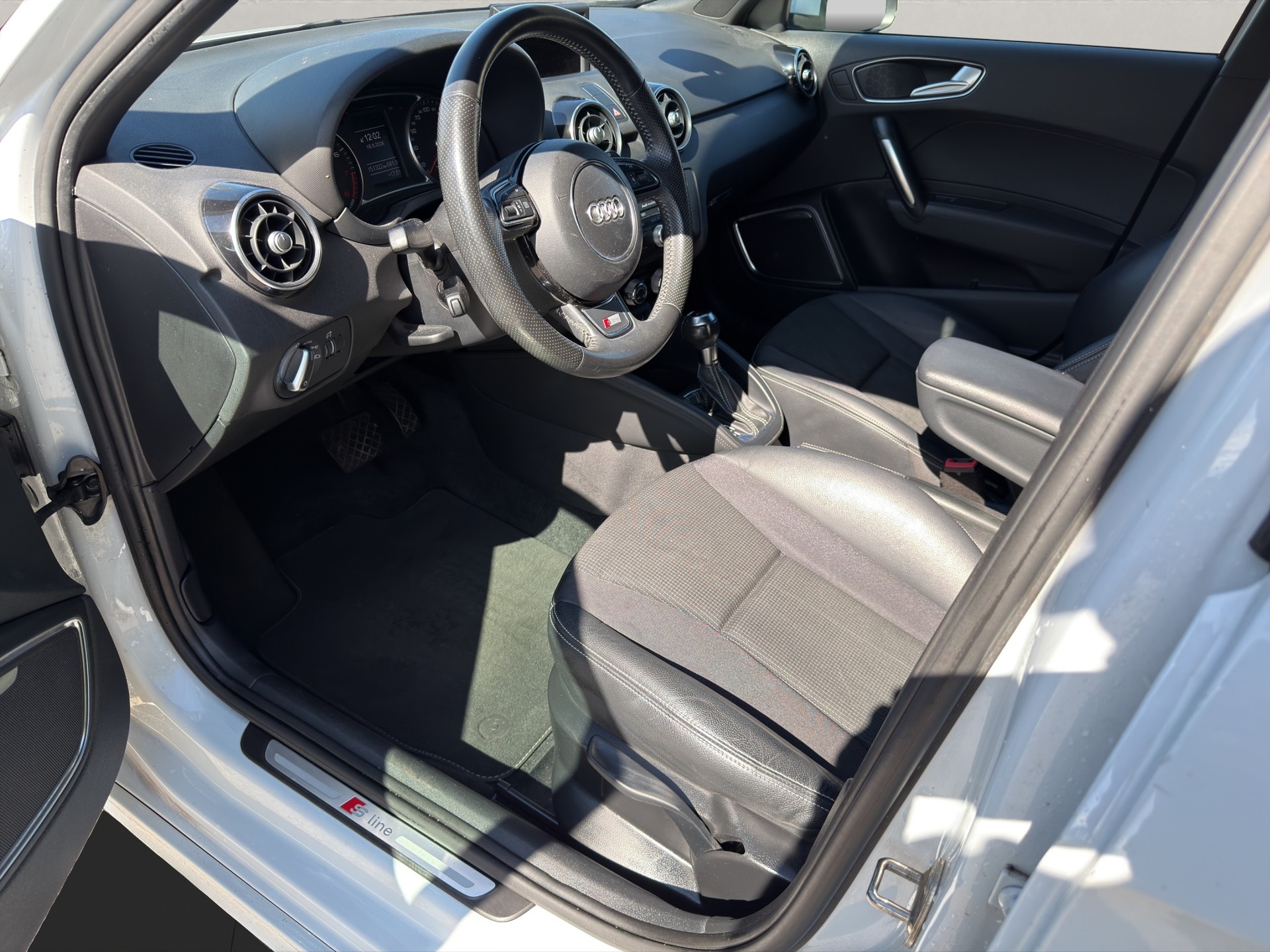 AUDI A1 Sportback Sport 1.4 TFSI Ambition S-tronic-image-11