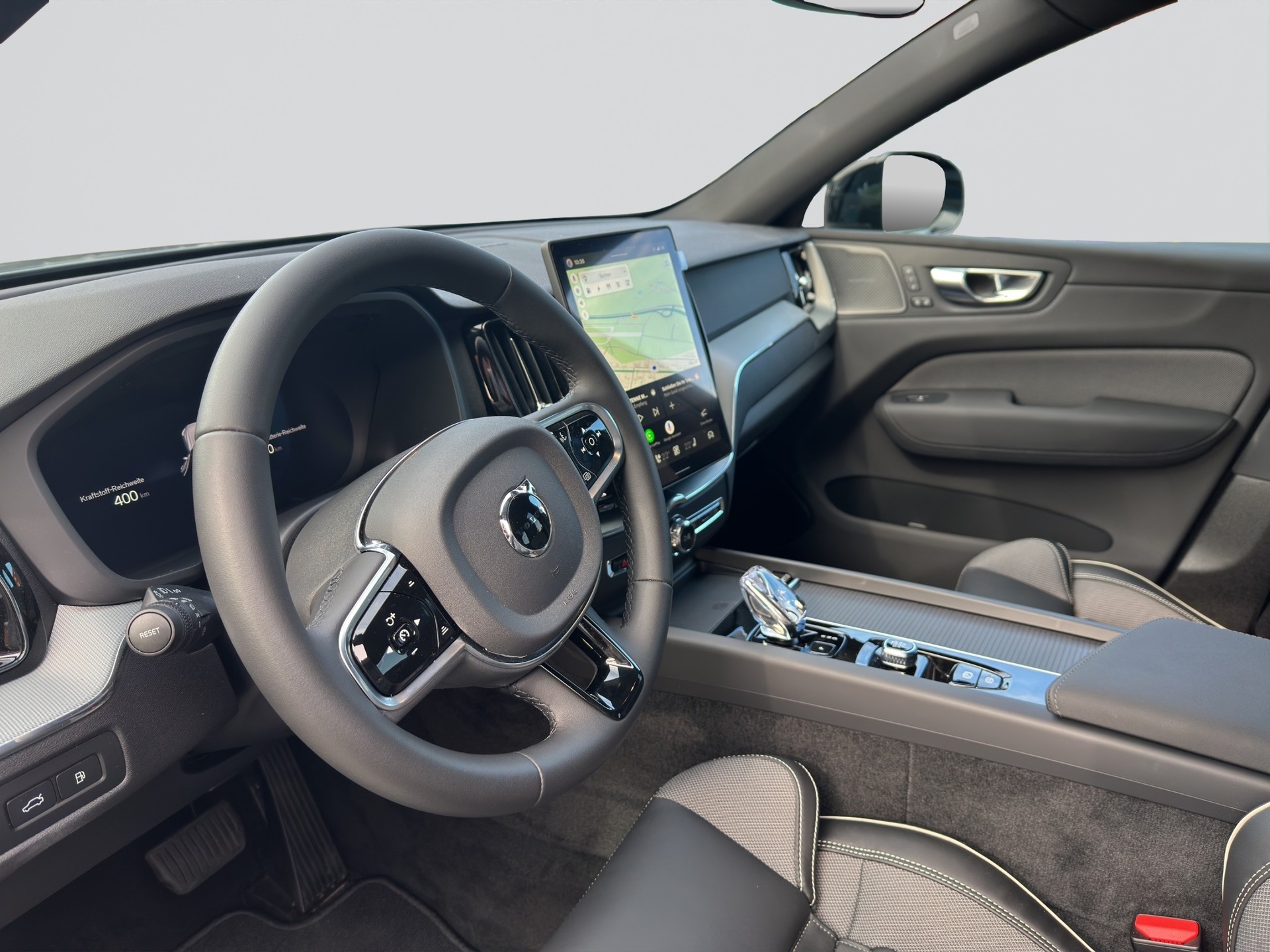 VOLVO XC60 T6 eAWD PluginHybrid Plus Black Edition Geartronic-image-6