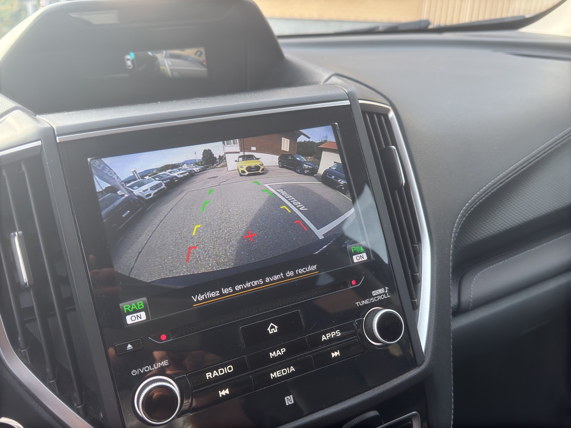 SUBARU Forester Station 2.0i e-Boxer Luxury-image-11