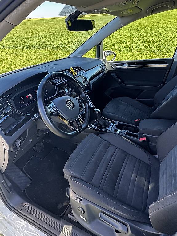 VW TOURAN-image-1