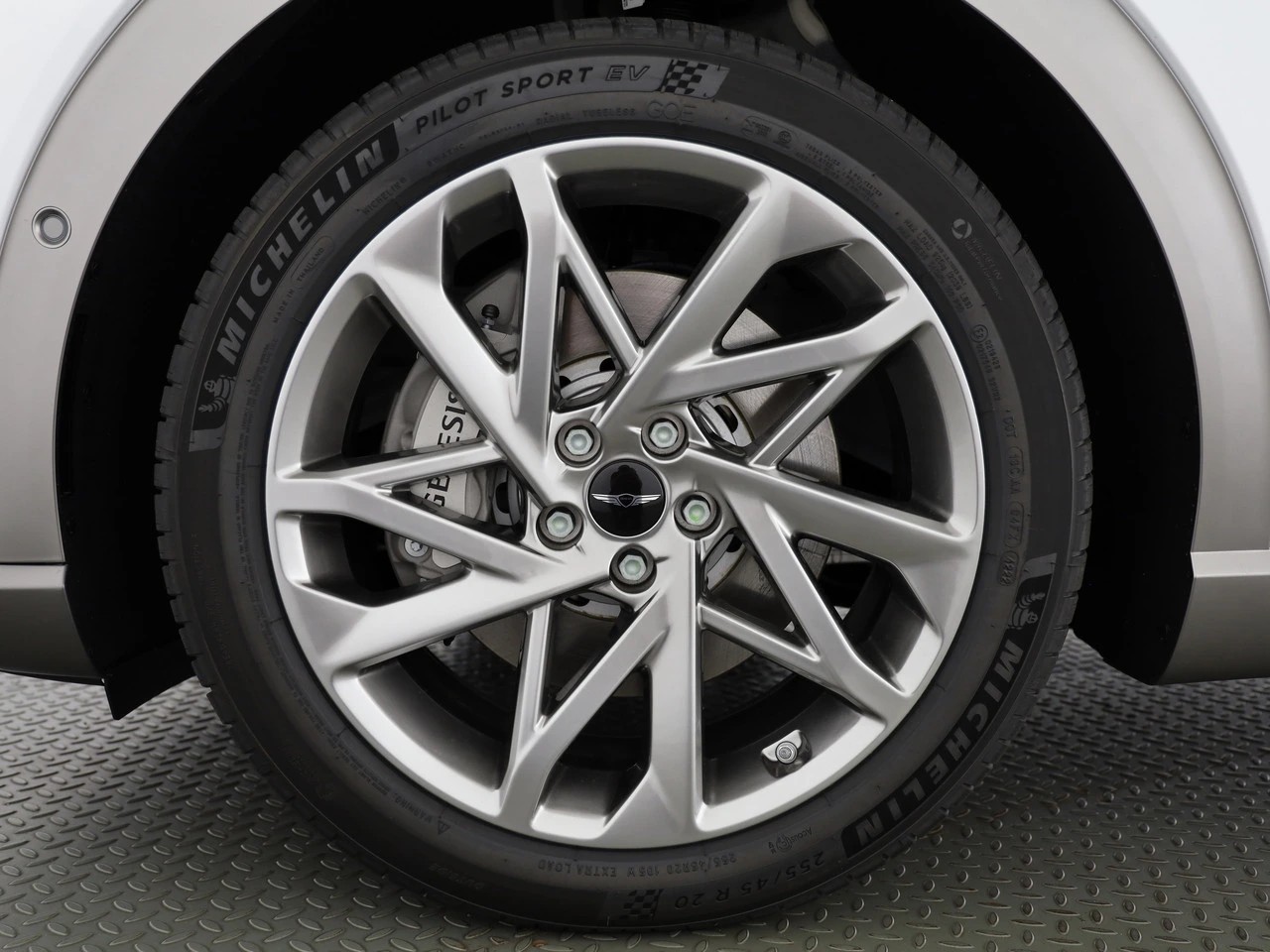 GENESIS GV60 77.4 kWh Sport Allrad / 318PS / Anhängerkupplung-image-3