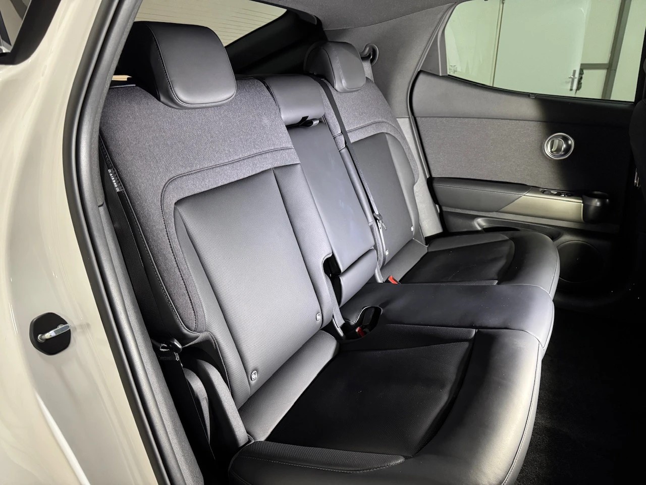 GENESIS GV60 77.4 kWh Sport Allrad / 318PS / Anhängerkupplung-image-6
