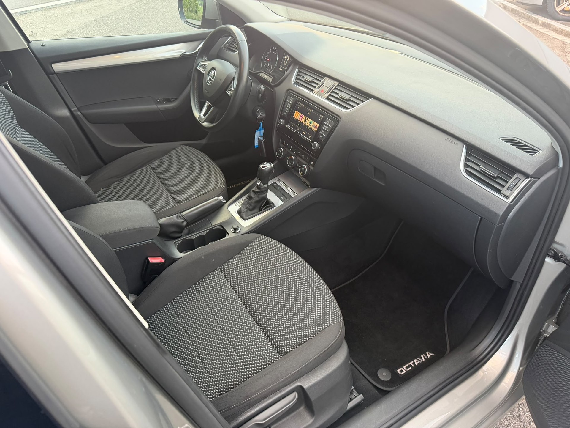 SKODA Octavia 2.0 TDI Ambition 4x4 DSG-image-7