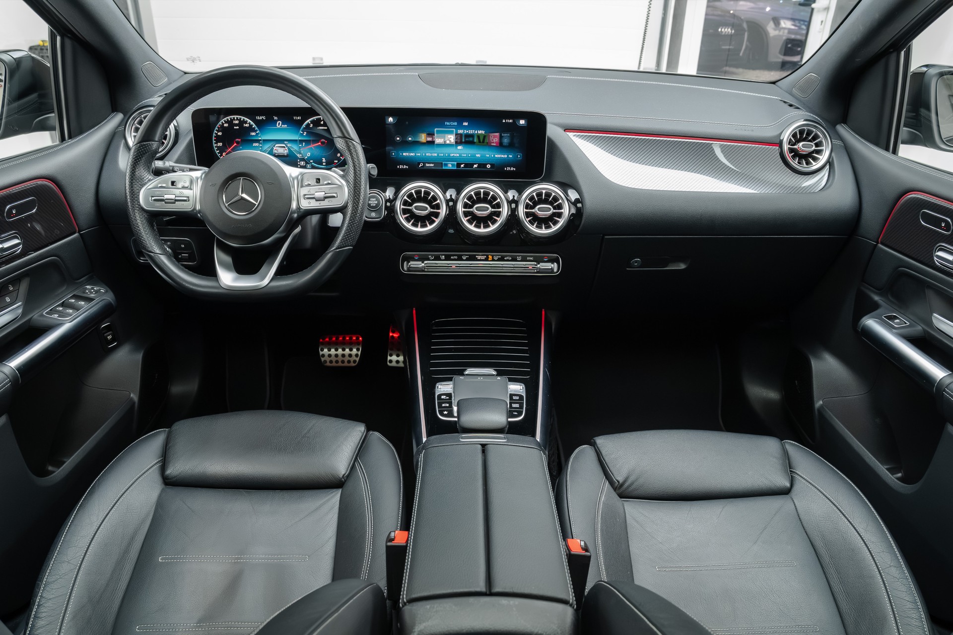 MERCEDES-BENZ B 220 4Matic AMG Line 7G-DCT-image-6
