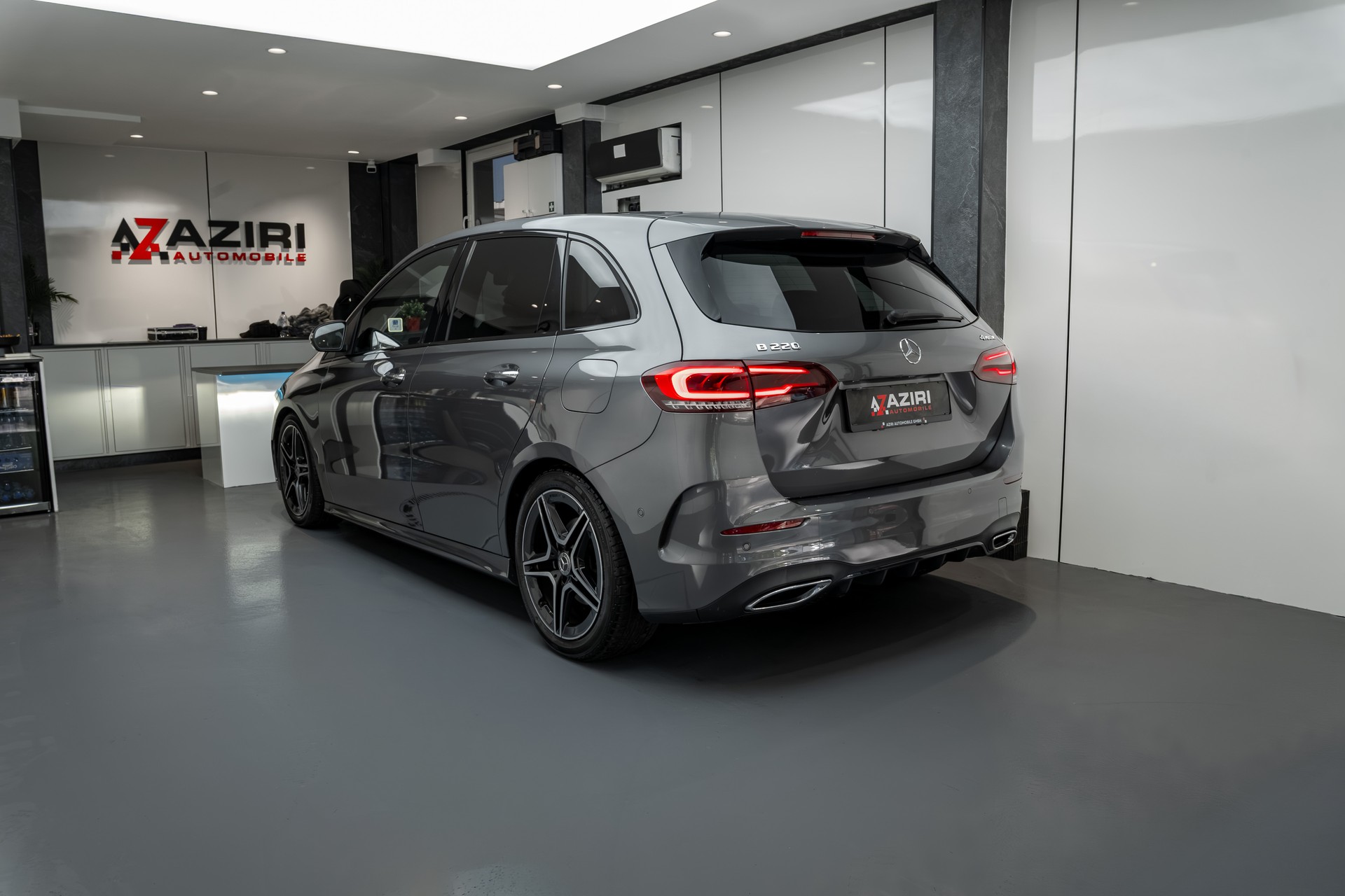 MERCEDES-BENZ B 220 4Matic AMG Line 7G-DCT-image-5