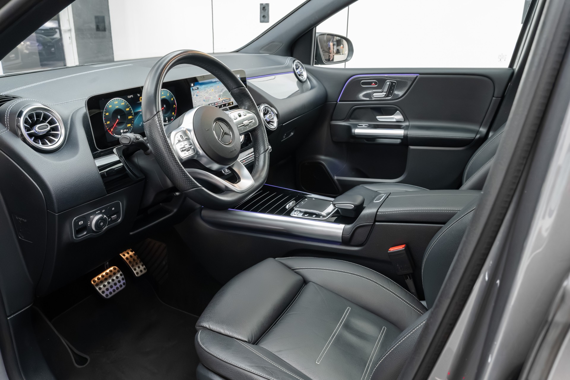 MERCEDES-BENZ B 220 4Matic AMG Line 7G-DCT-image-13