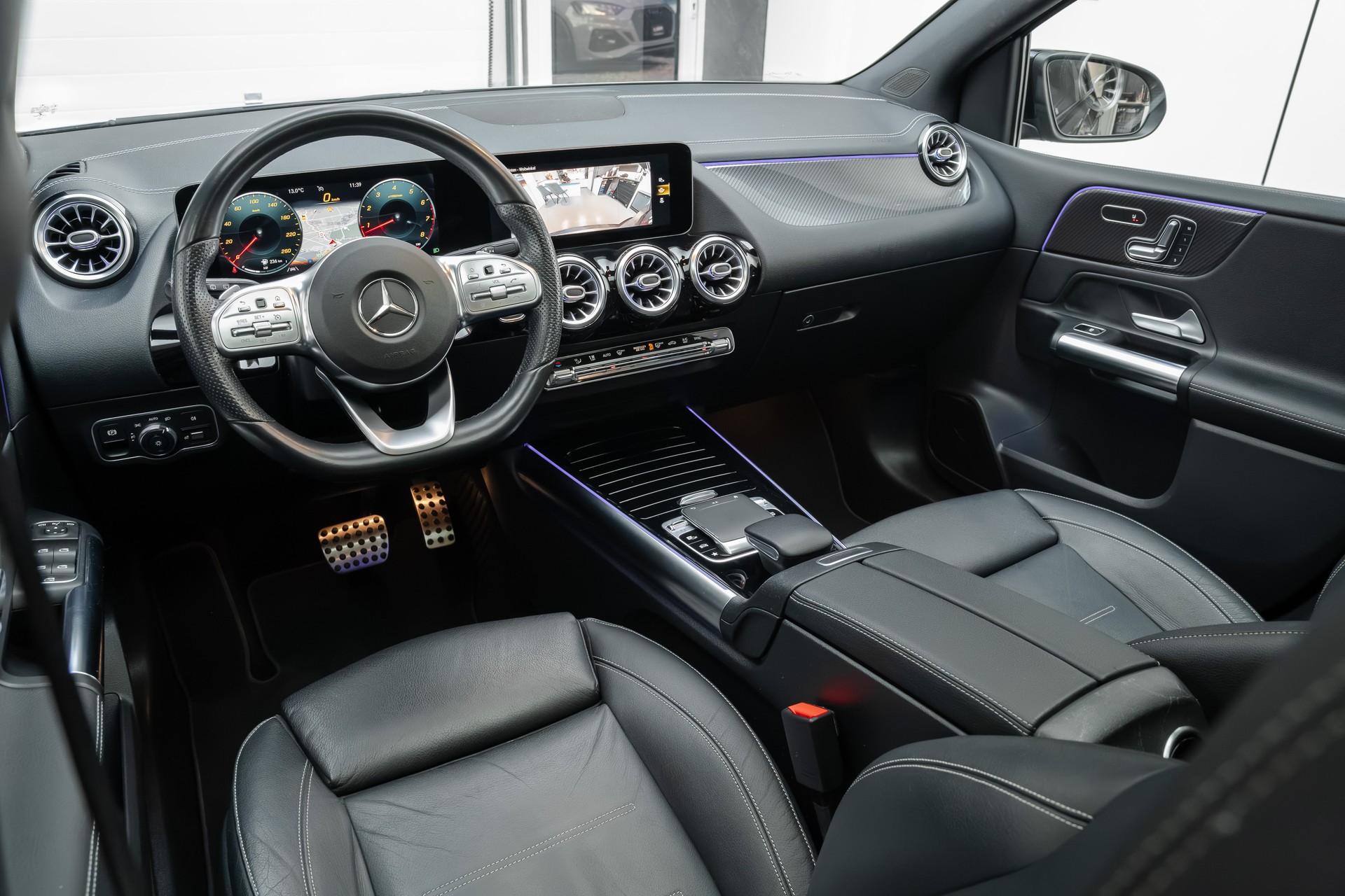 MERCEDES-BENZ B 220 4Matic AMG Line 7G-DCT-image-11