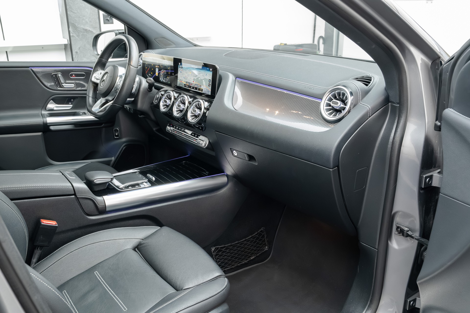 MERCEDES-BENZ B 220 4Matic AMG Line 7G-DCT-image-8