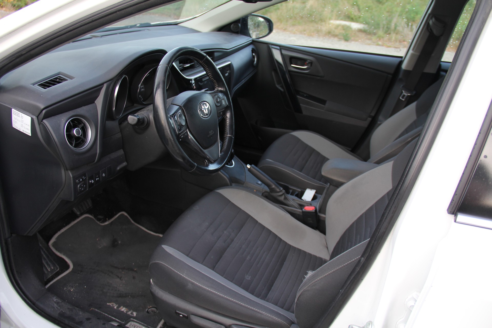 TOYOTA Auris Touring Sports 1.8 HSD Comfort e-CVT-image-7