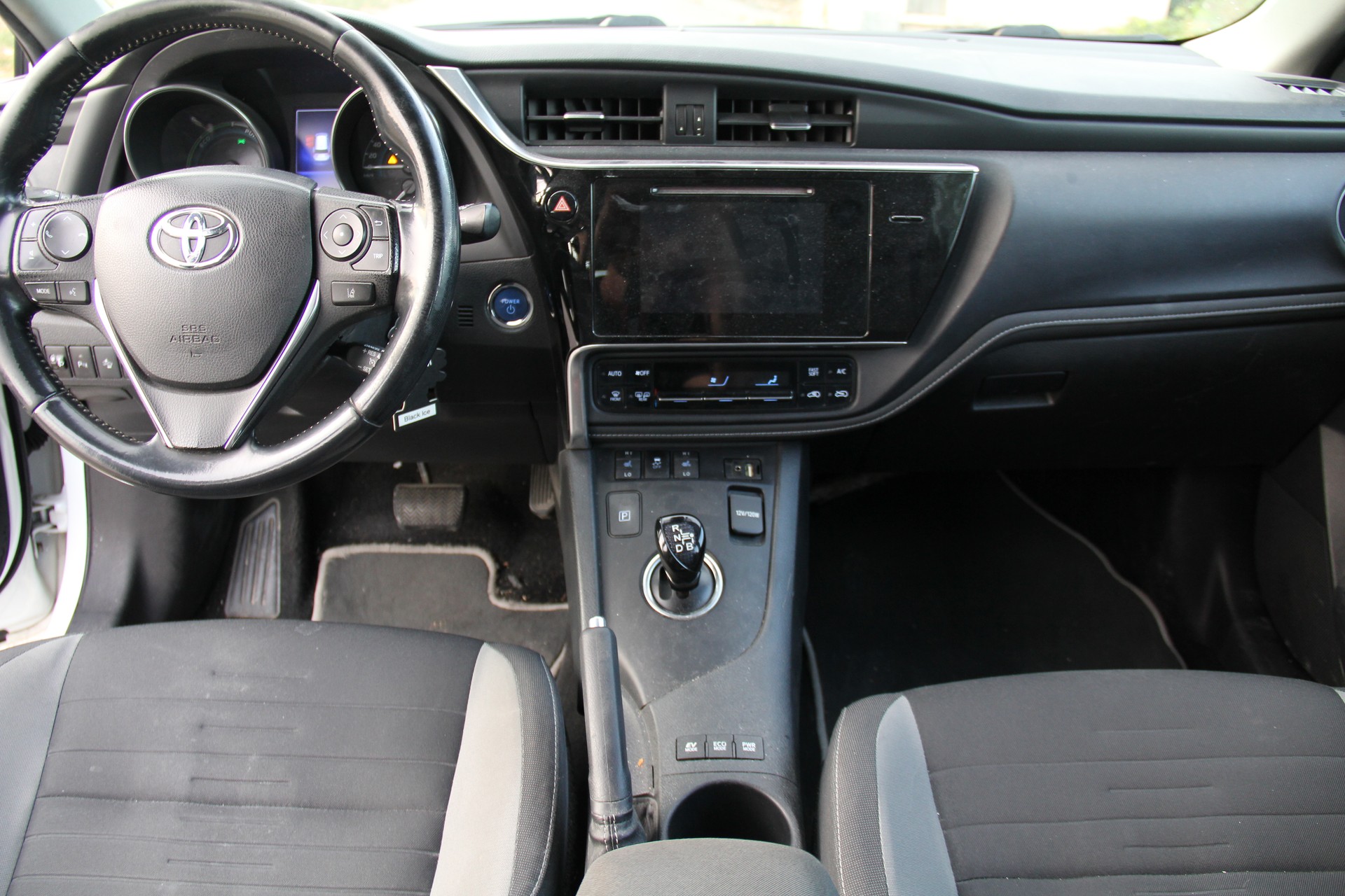 TOYOTA Auris Touring Sports 1.8 HSD Comfort e-CVT-image-9