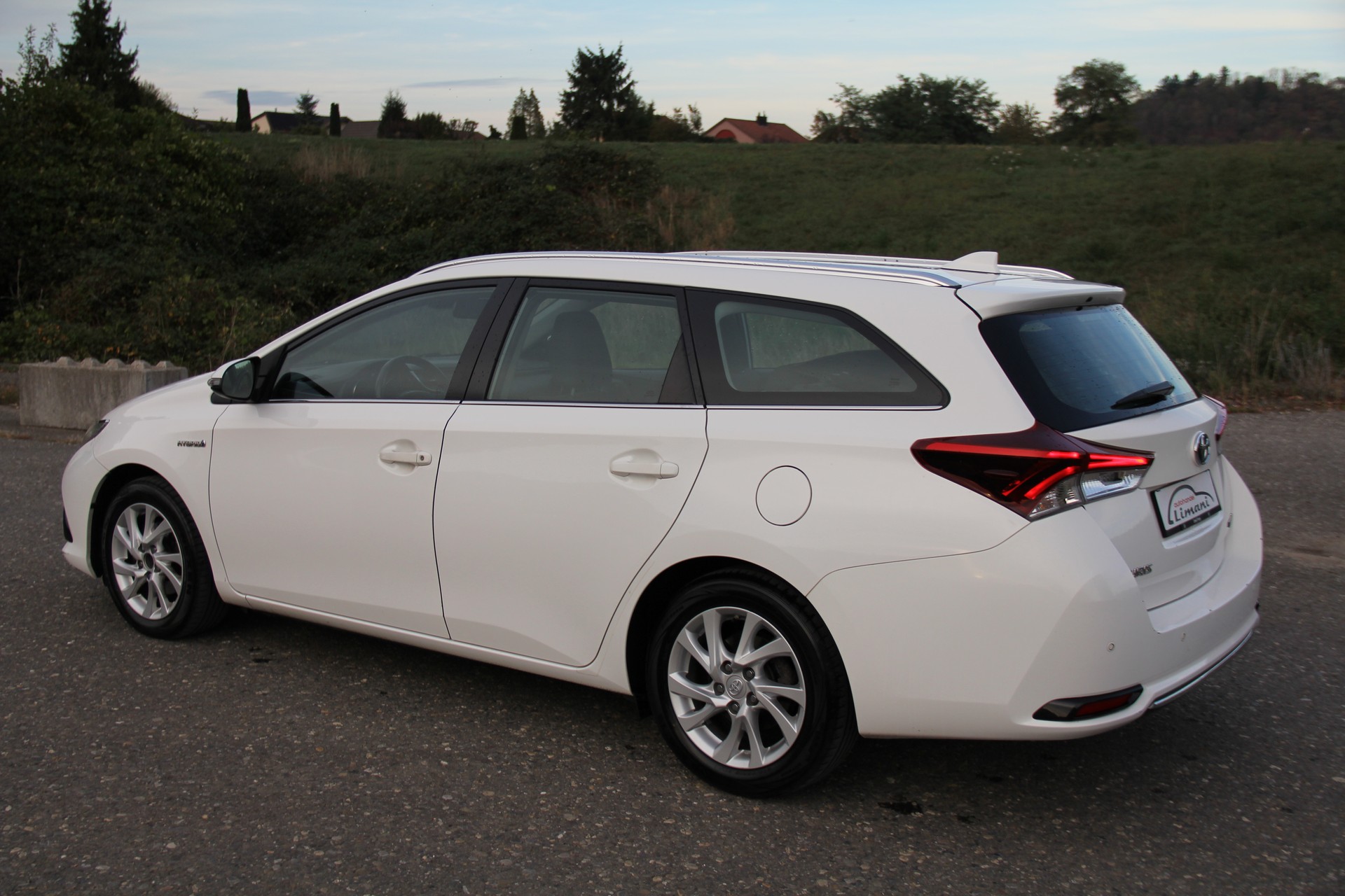 TOYOTA Auris Touring Sports 1.8 HSD Comfort e-CVT-image-6