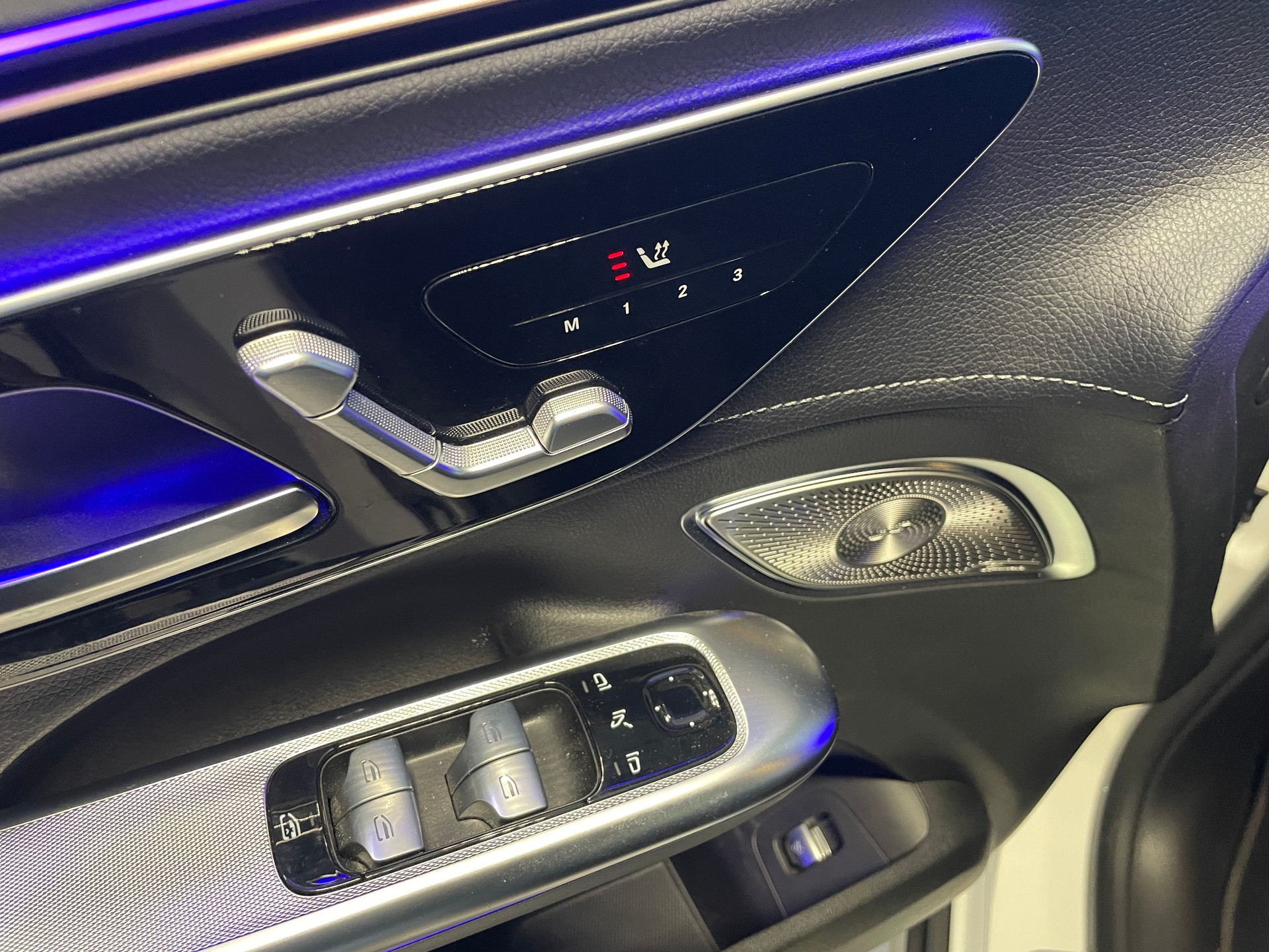 MERCEDES-BENZ EQE SUV 500 4 Matic AMG Line-image-13