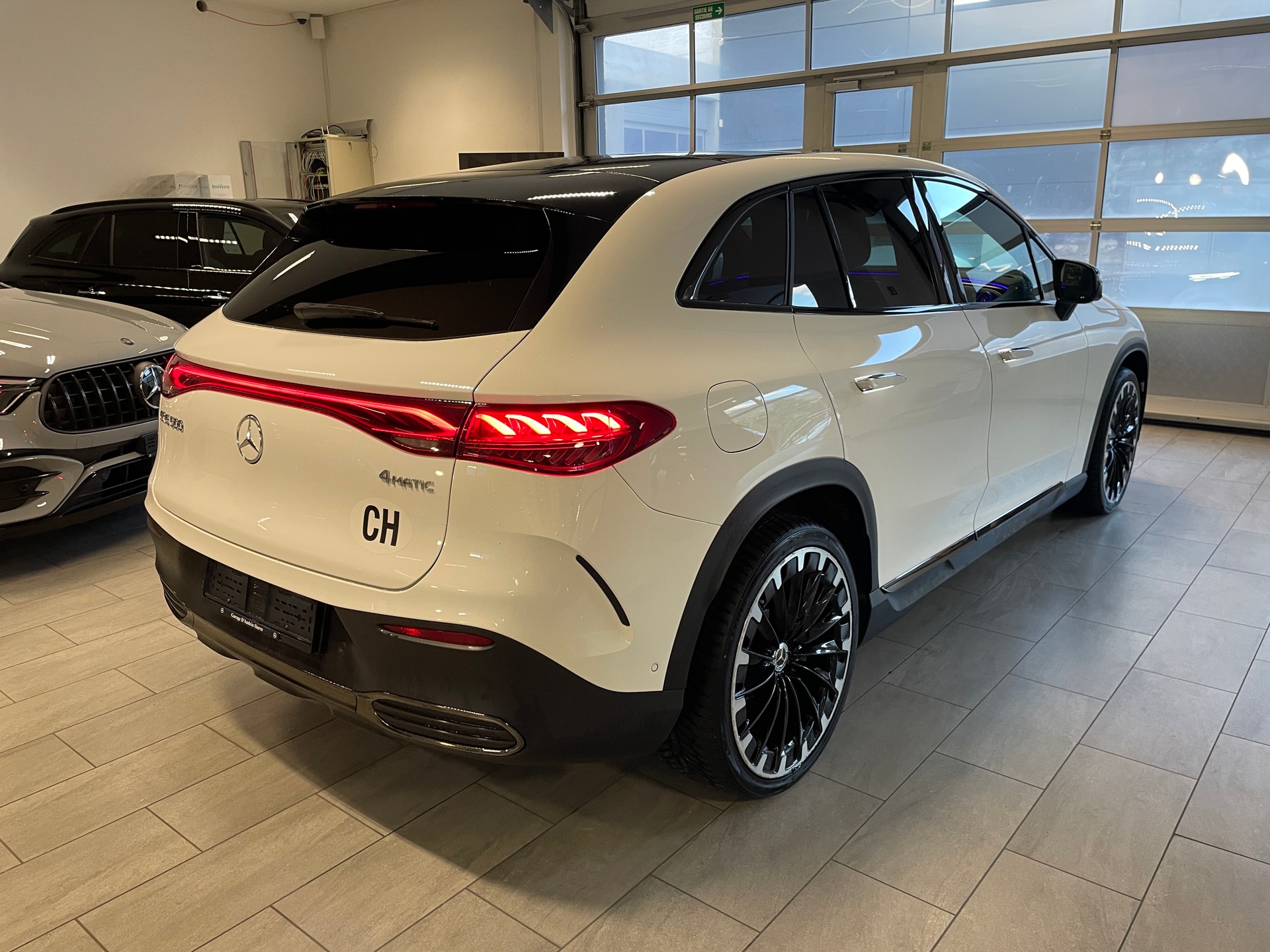MERCEDES-BENZ EQE SUV 500 4 Matic AMG Line-image-5