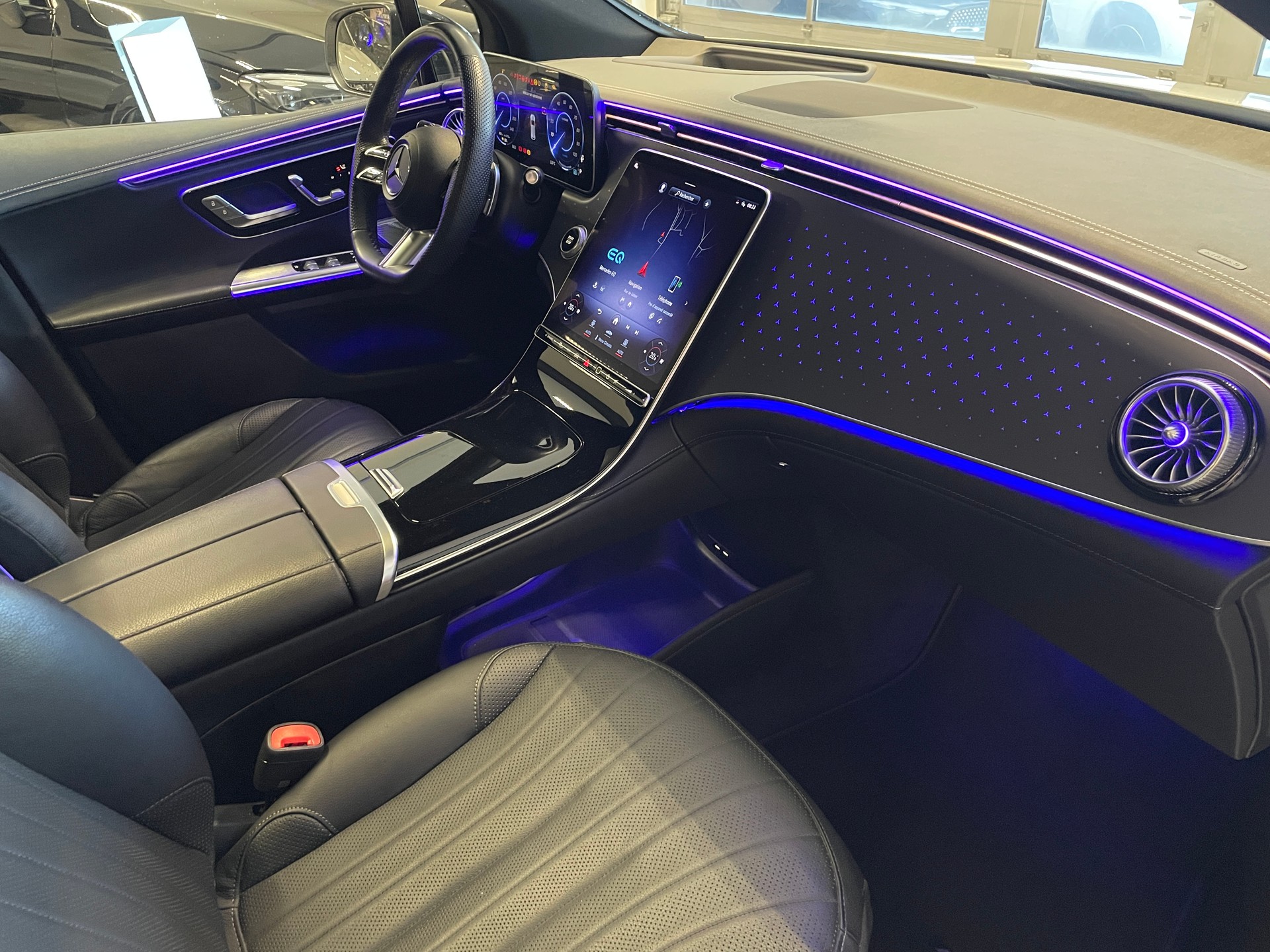 MERCEDES-BENZ EQE SUV 500 4 Matic AMG Line-image-24