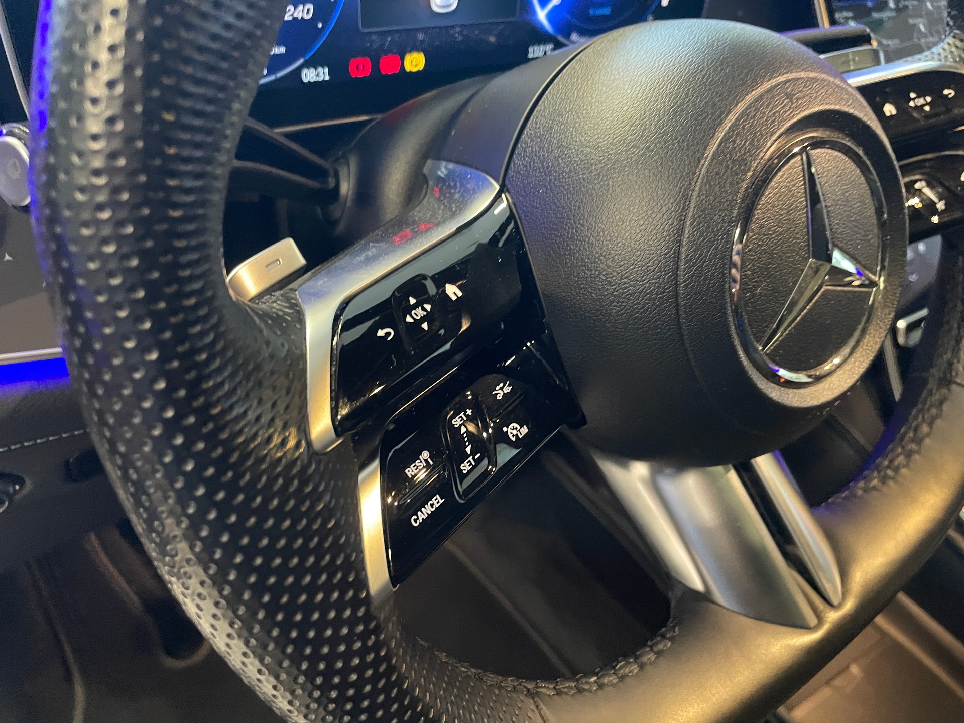 MERCEDES-BENZ EQE SUV 500 4 Matic AMG Line-image-14